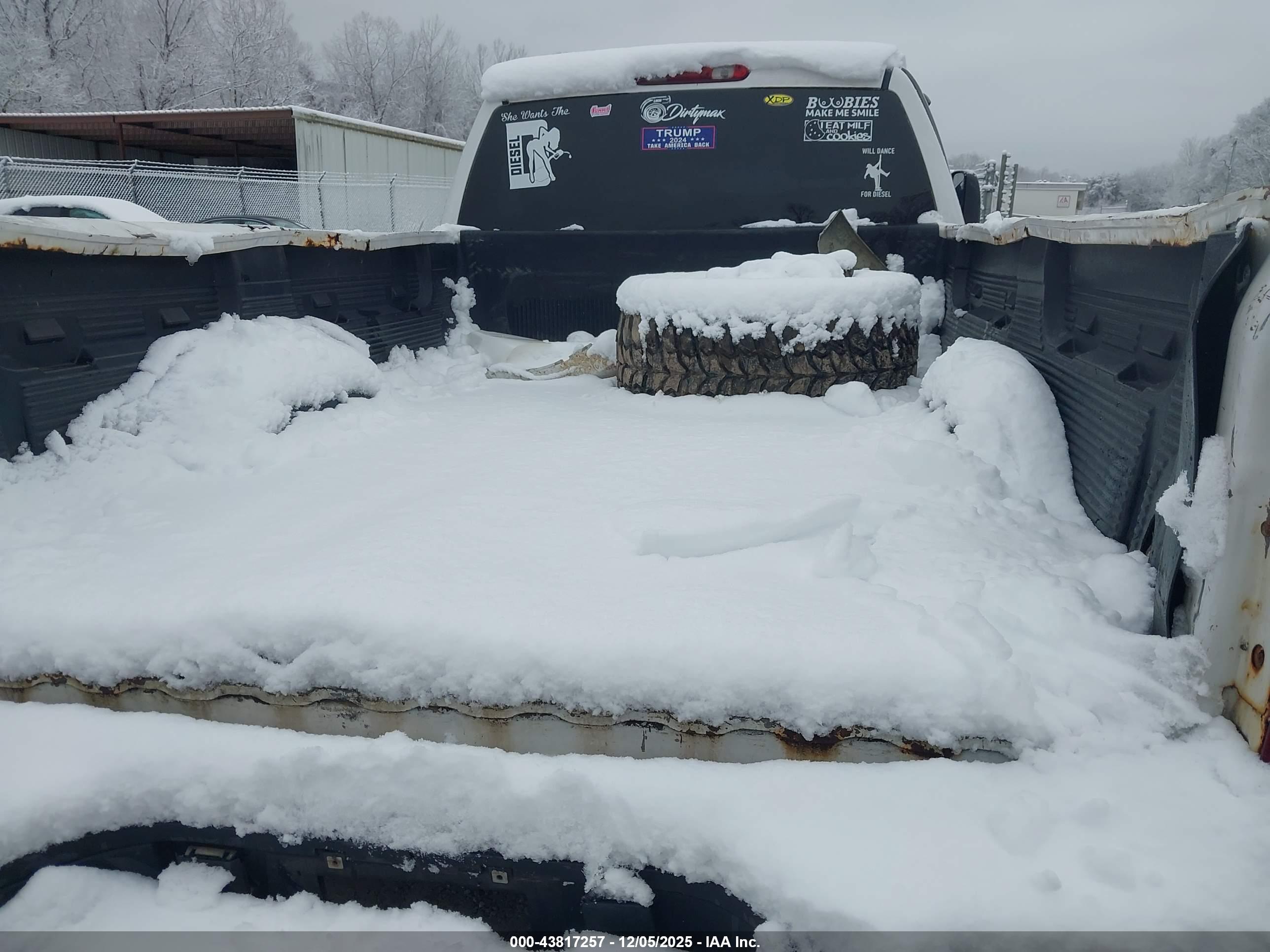 CHEVROLET SILVERADO image 8
