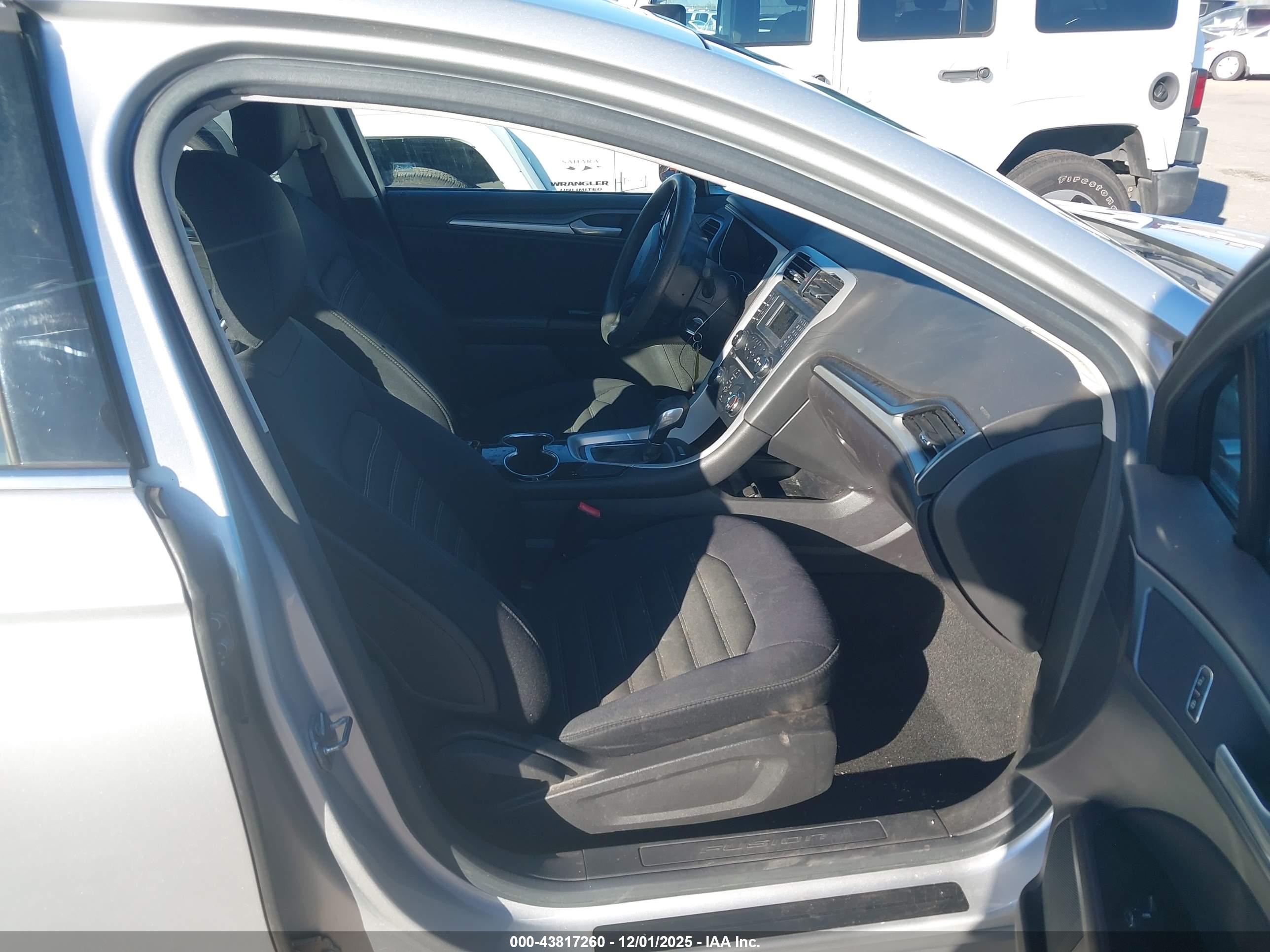 FORD FUSION image 5