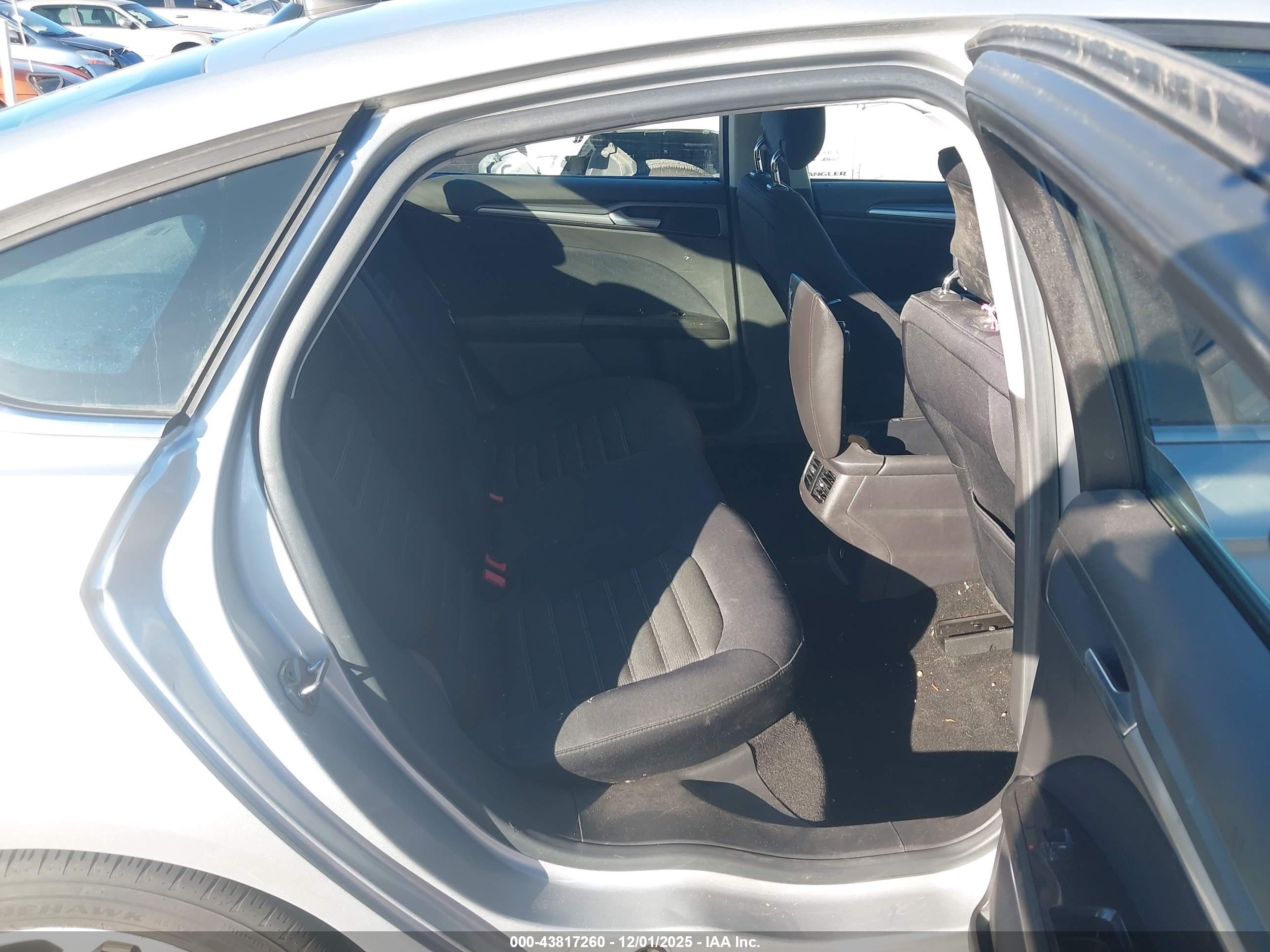 FORD FUSION image 8
