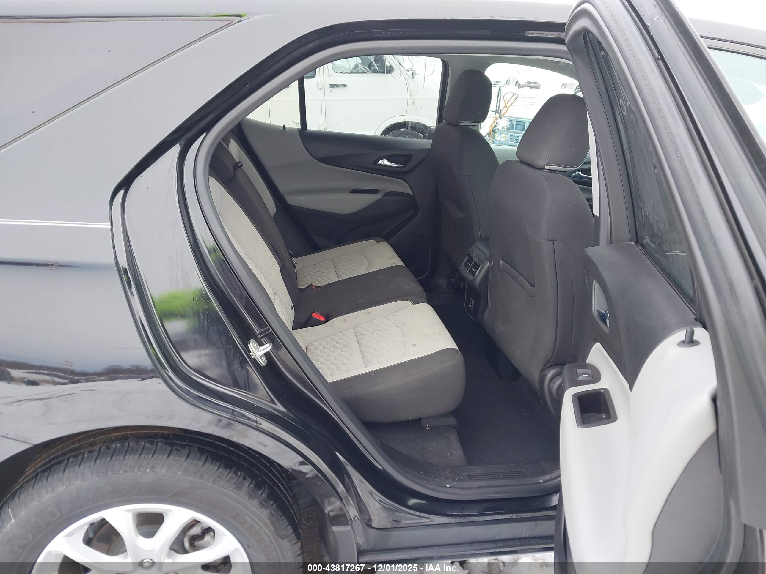 CHEVROLET EQUINOX image 8