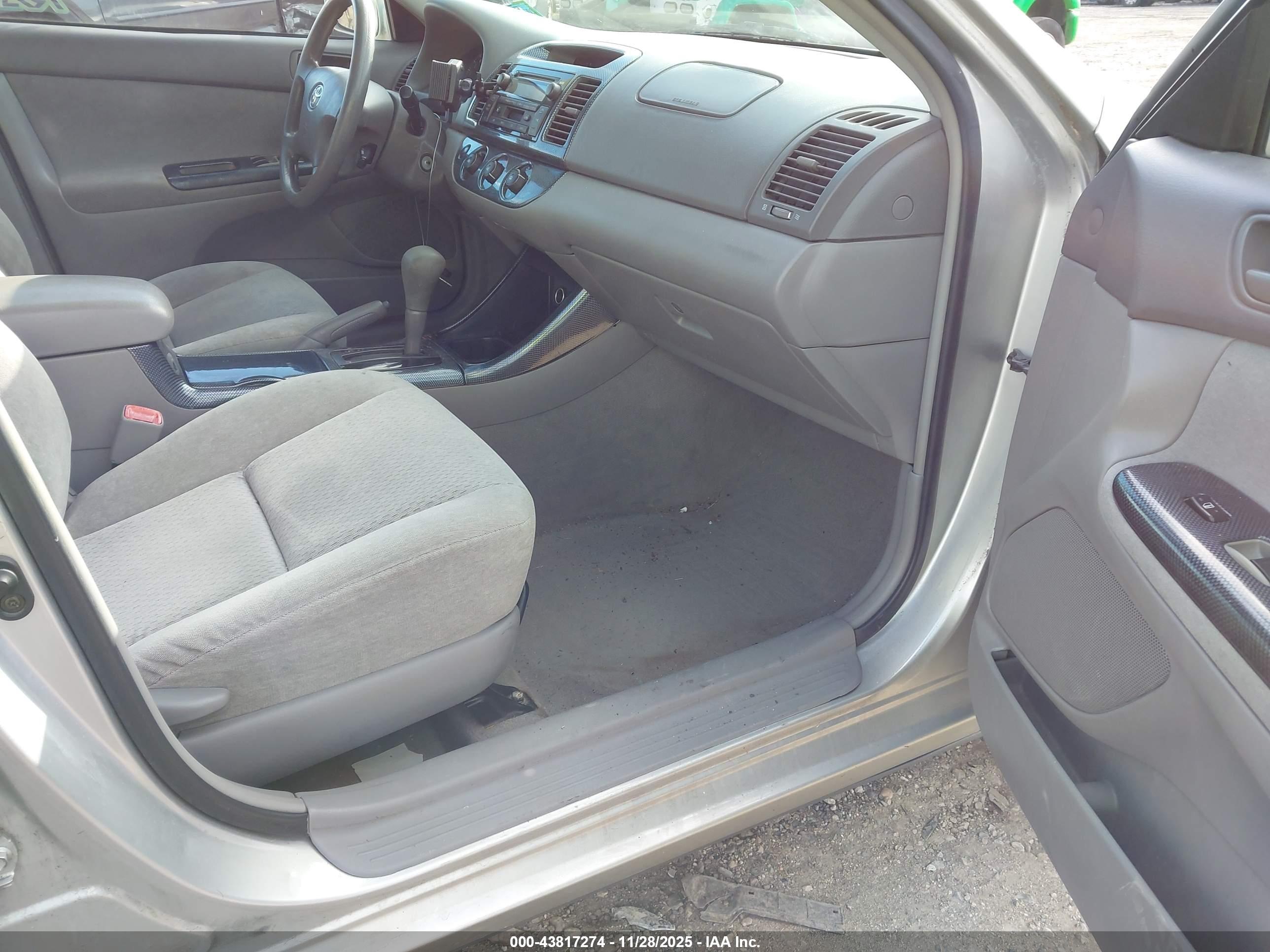 TOYOTA CAMRY image 5