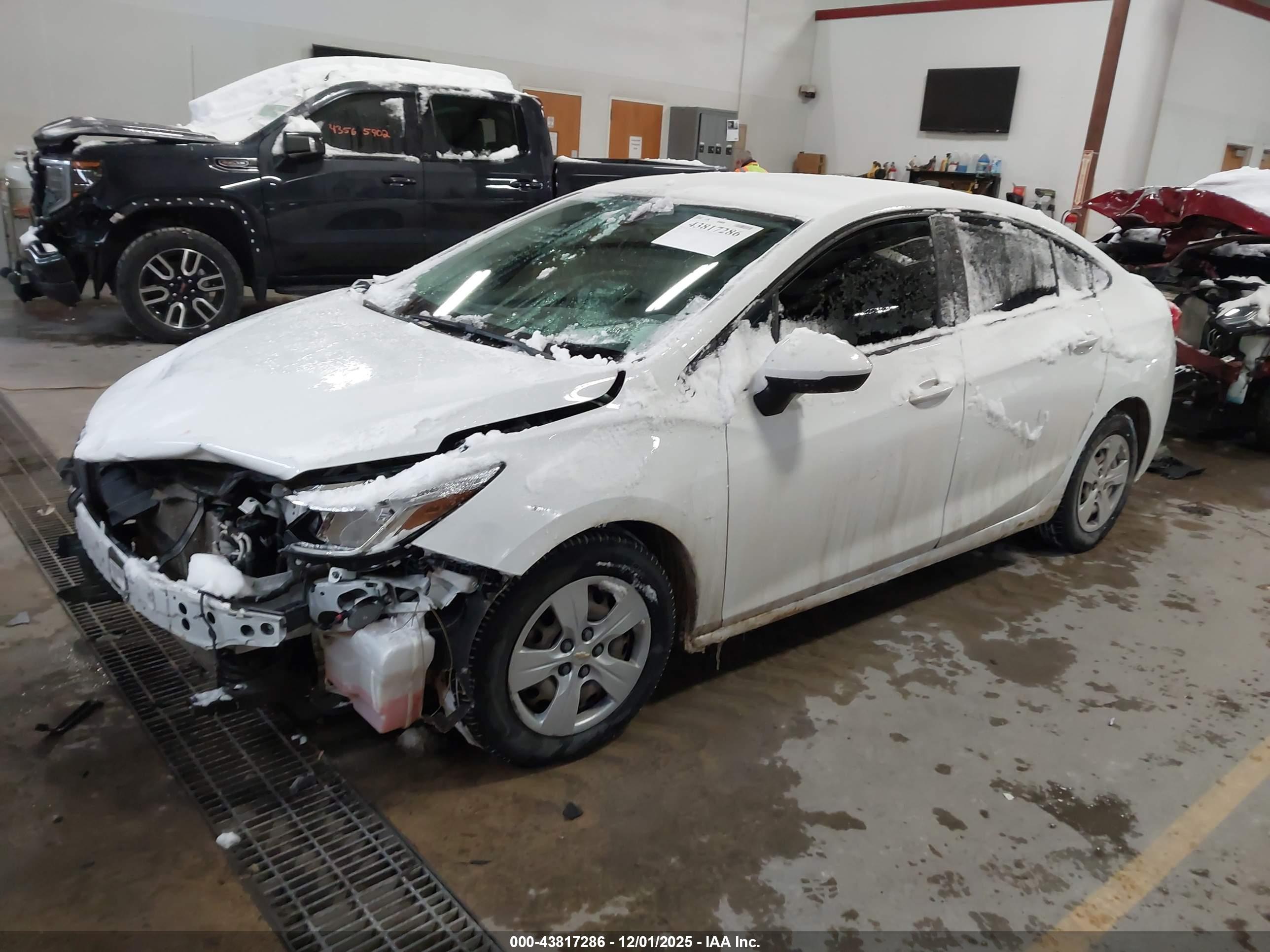 CHEVROLET CRUZE image 2