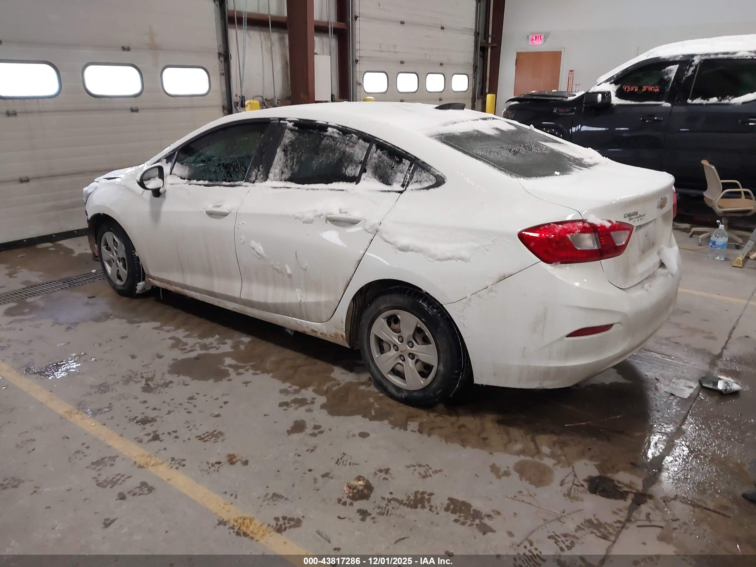 CHEVROLET CRUZE image 3