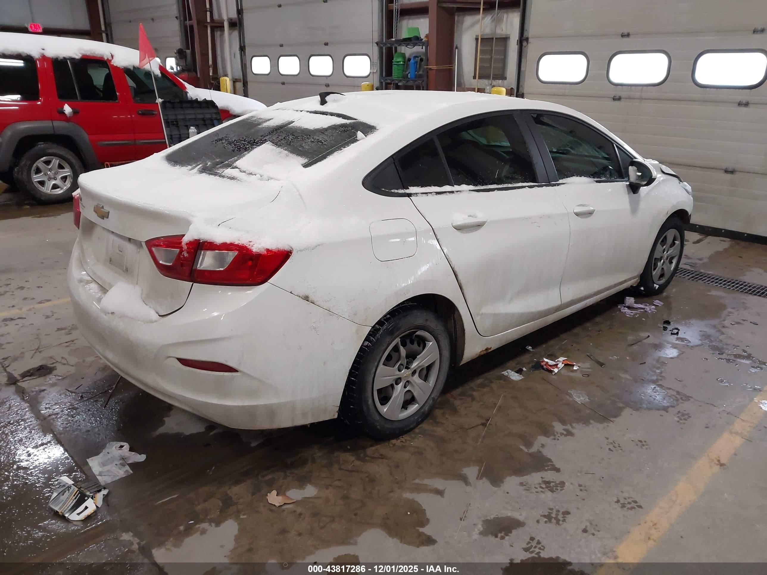 CHEVROLET CRUZE image 4