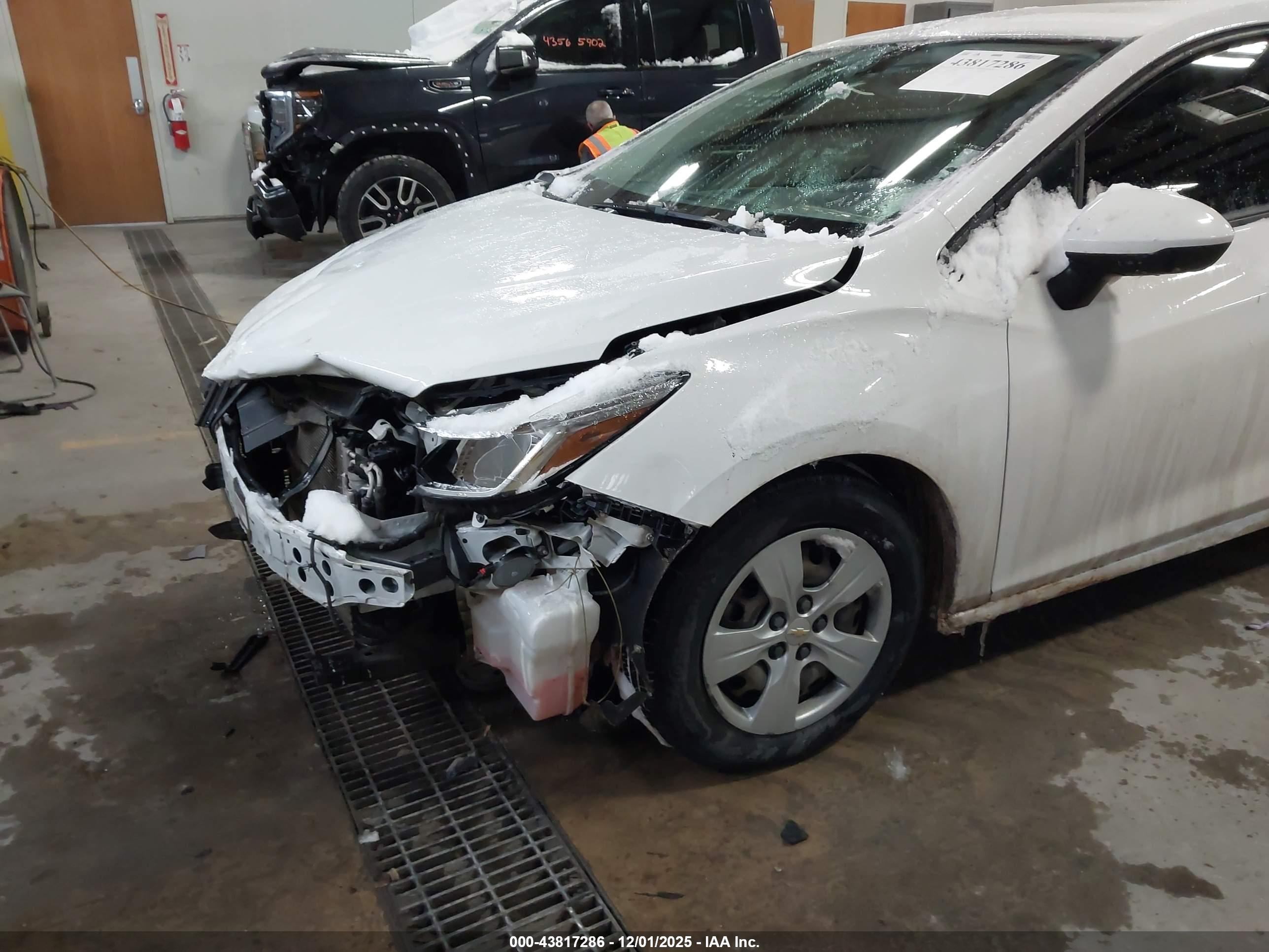 CHEVROLET CRUZE image 6