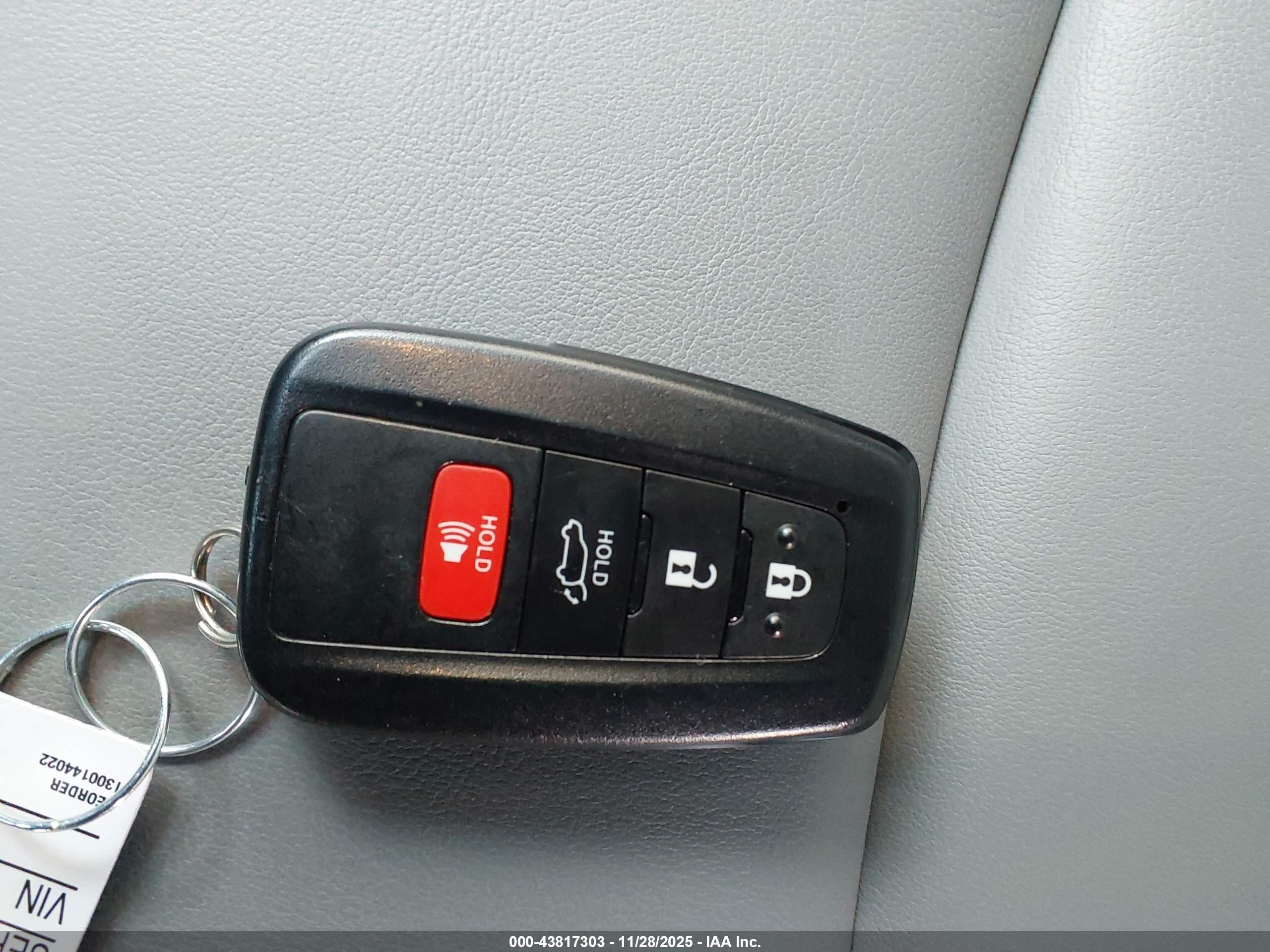 TOYOTA RAV4 image 11