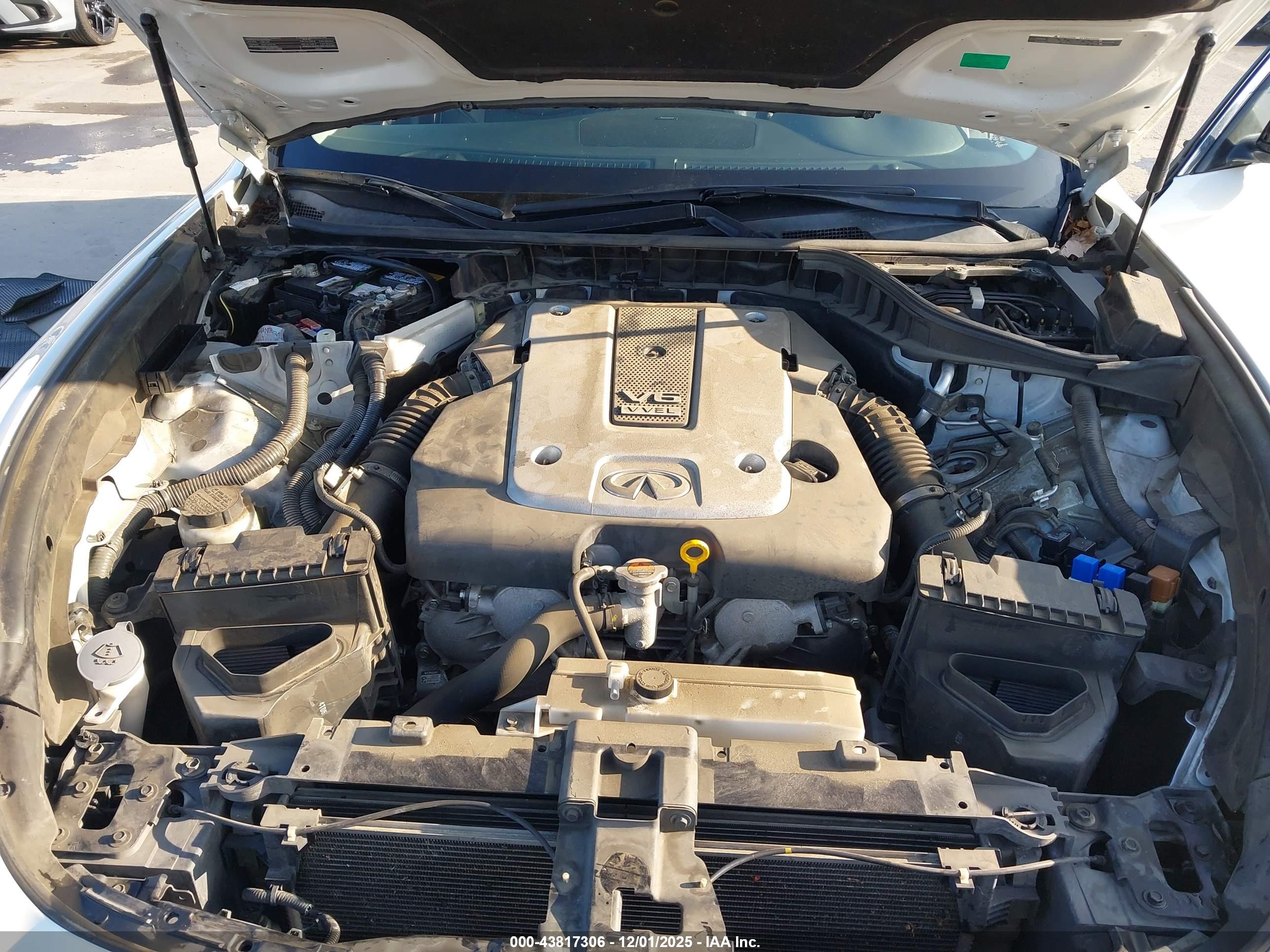INFINITI Q70 image 10