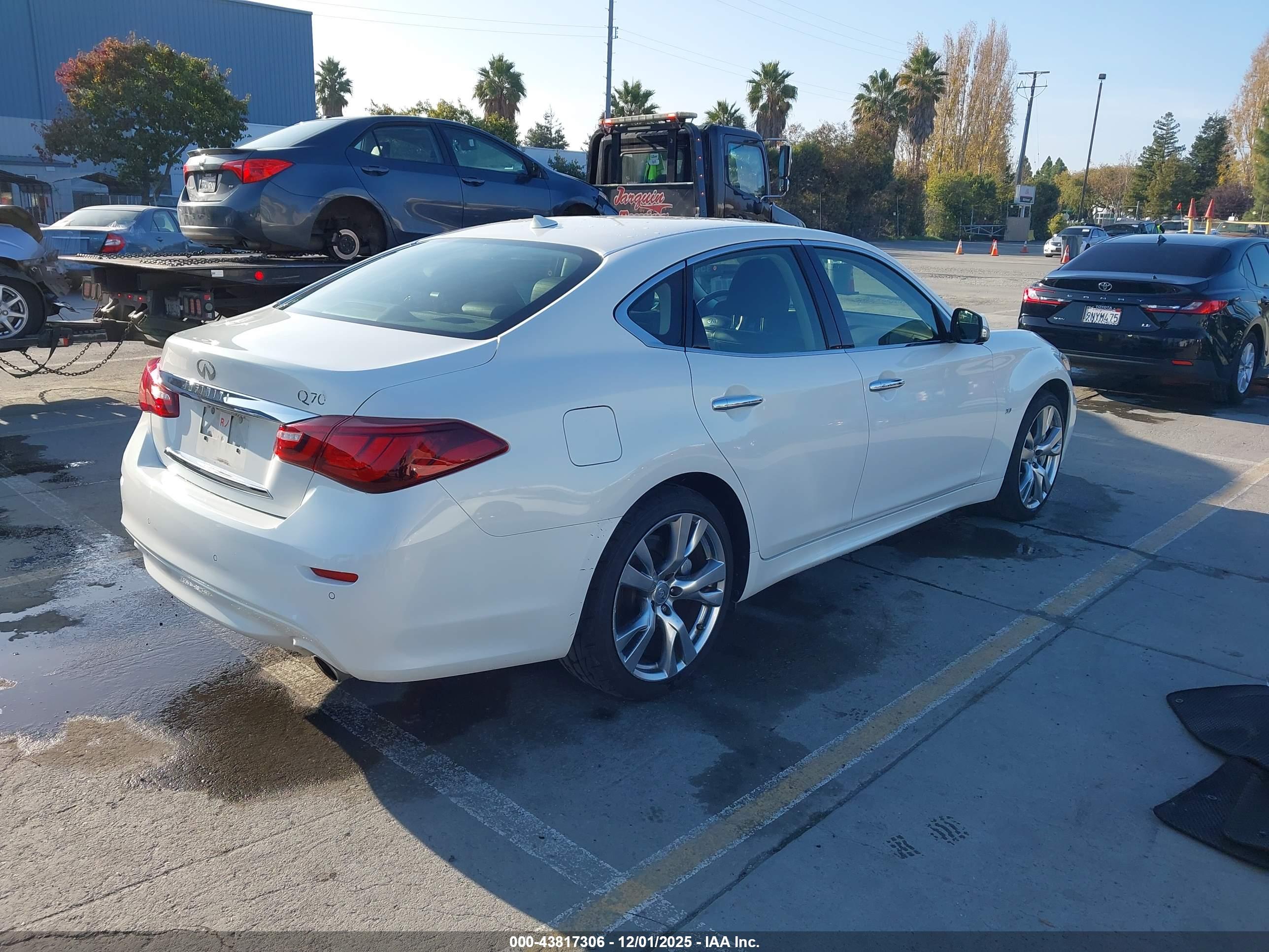 INFINITI Q70 image 4