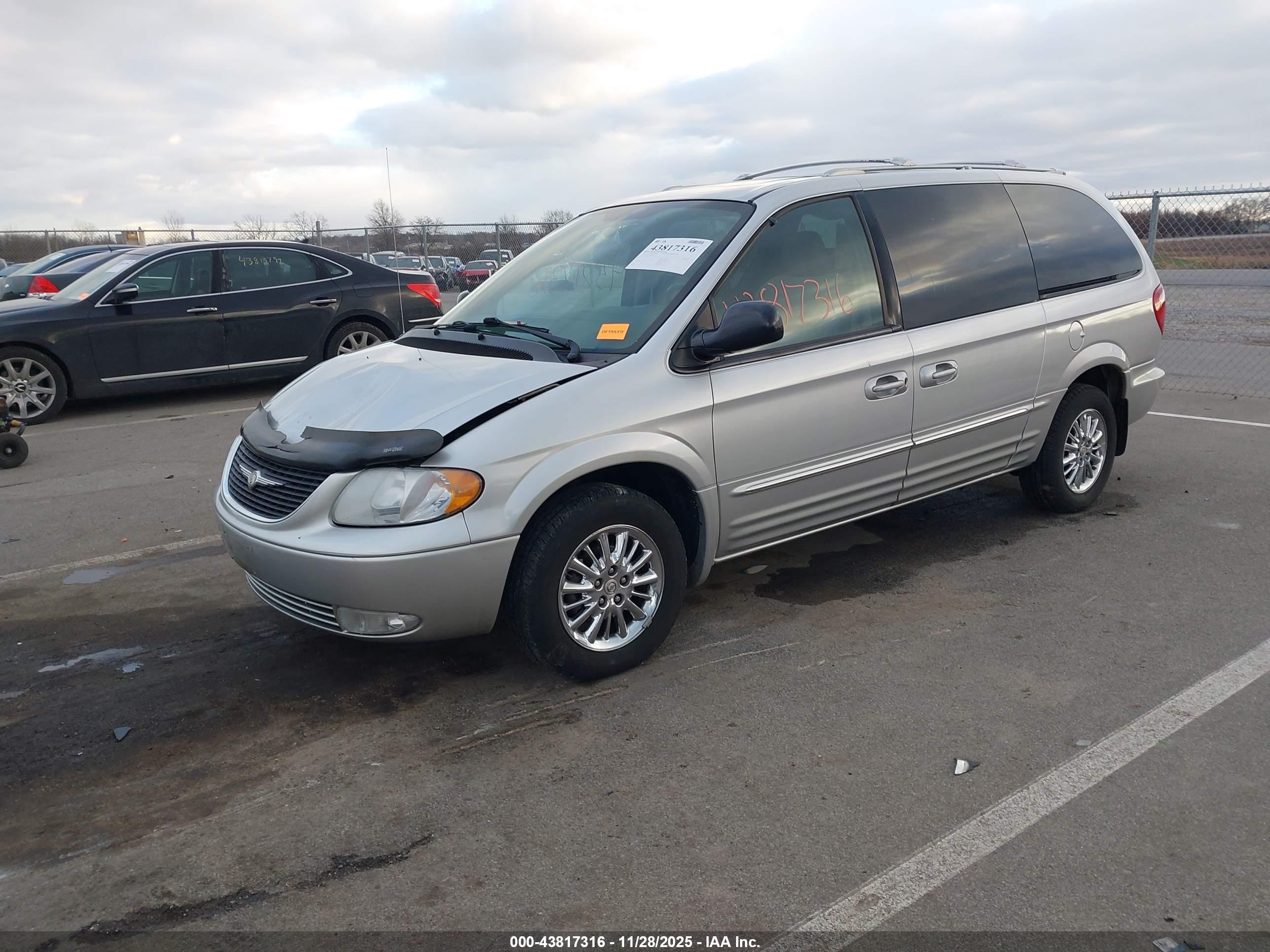 CHRYSLER TOWN image 2