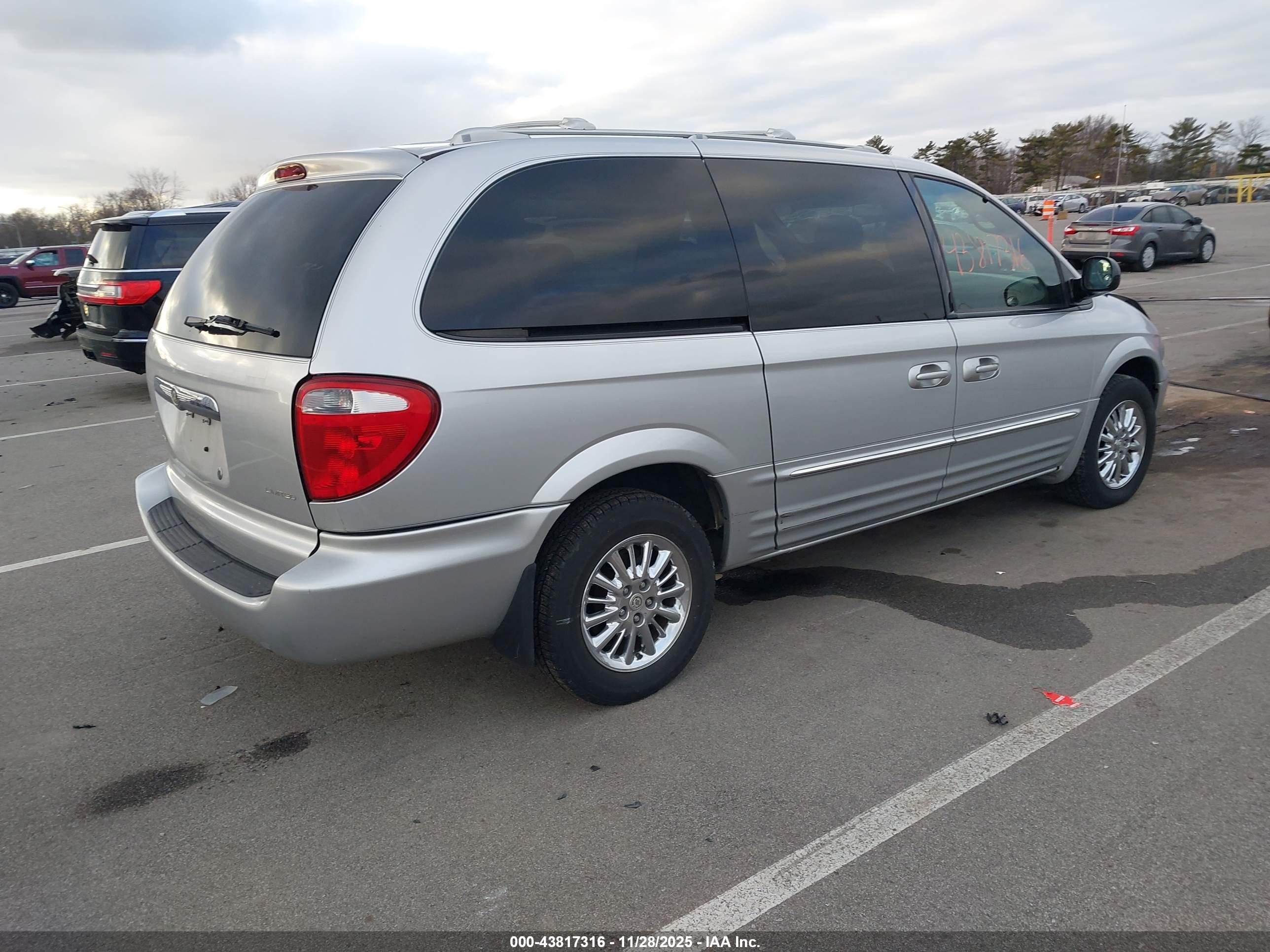 CHRYSLER TOWN image 4
