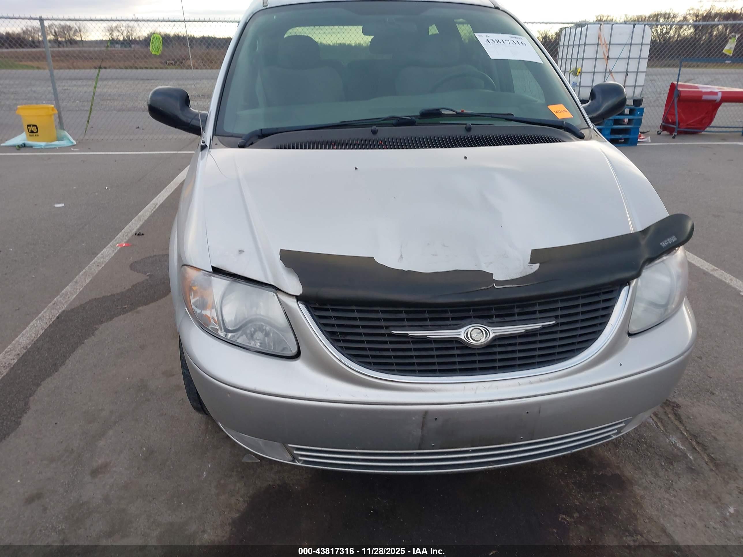 CHRYSLER TOWN image 6