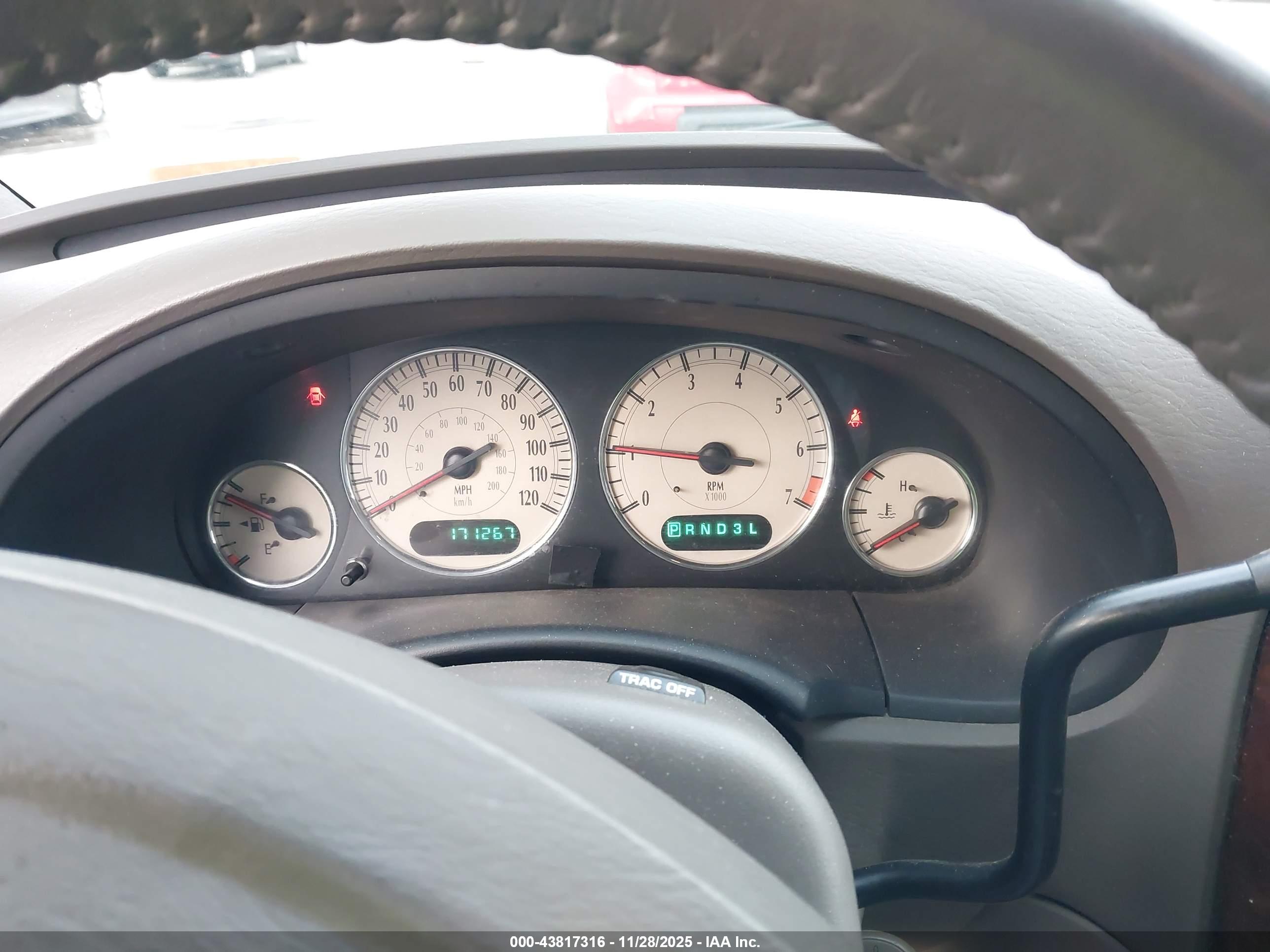 CHRYSLER TOWN image 7