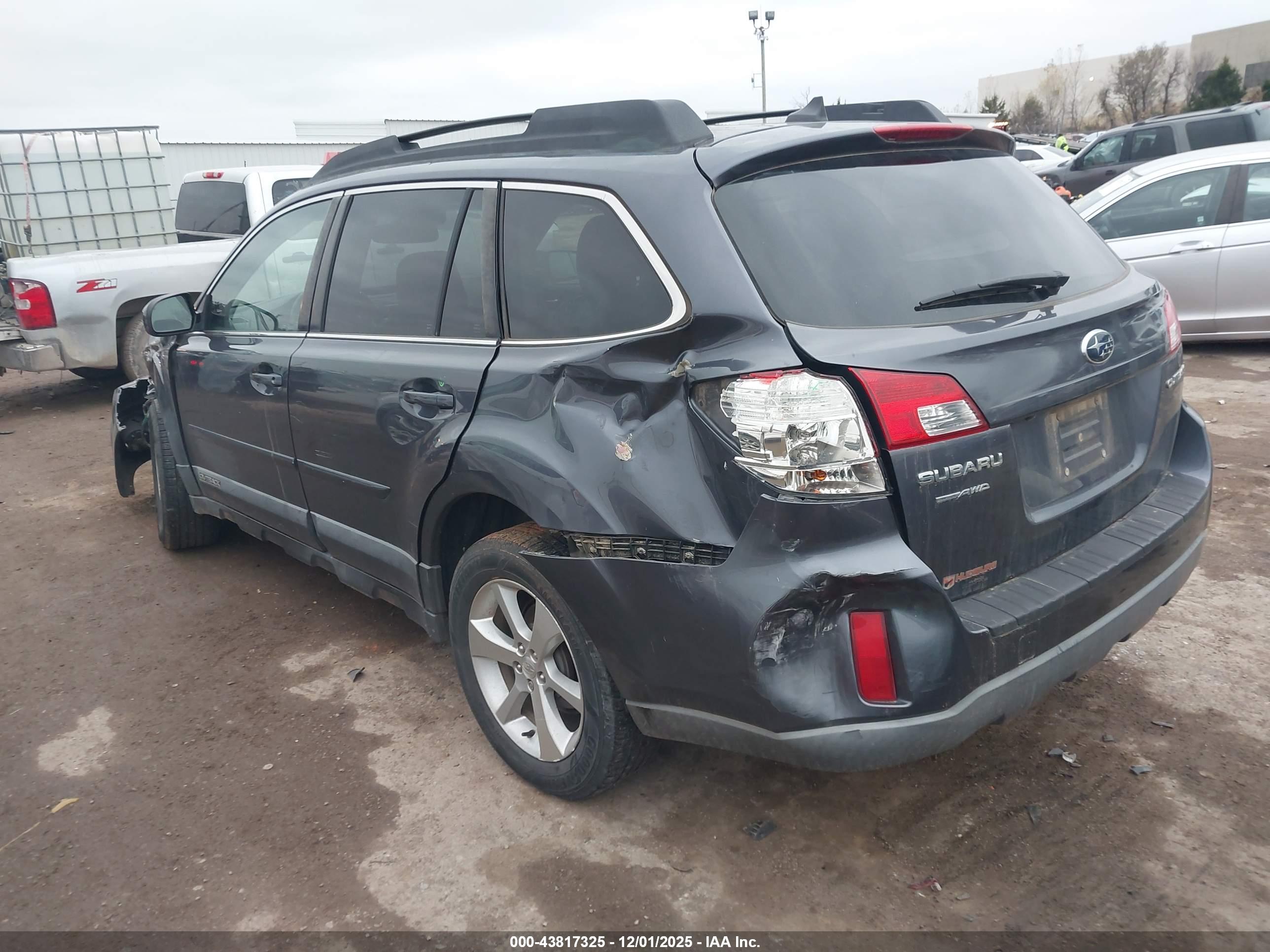 SUBARU OUTBACK image 3
