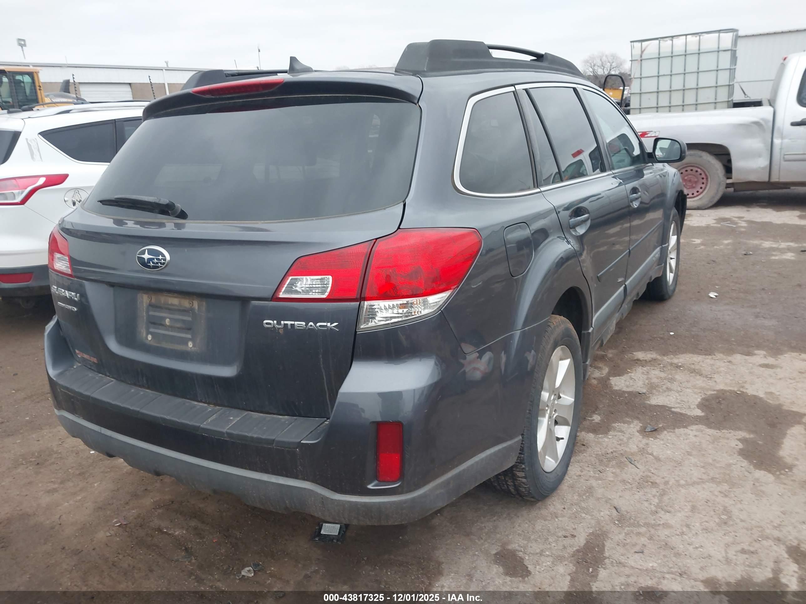 SUBARU OUTBACK image 4