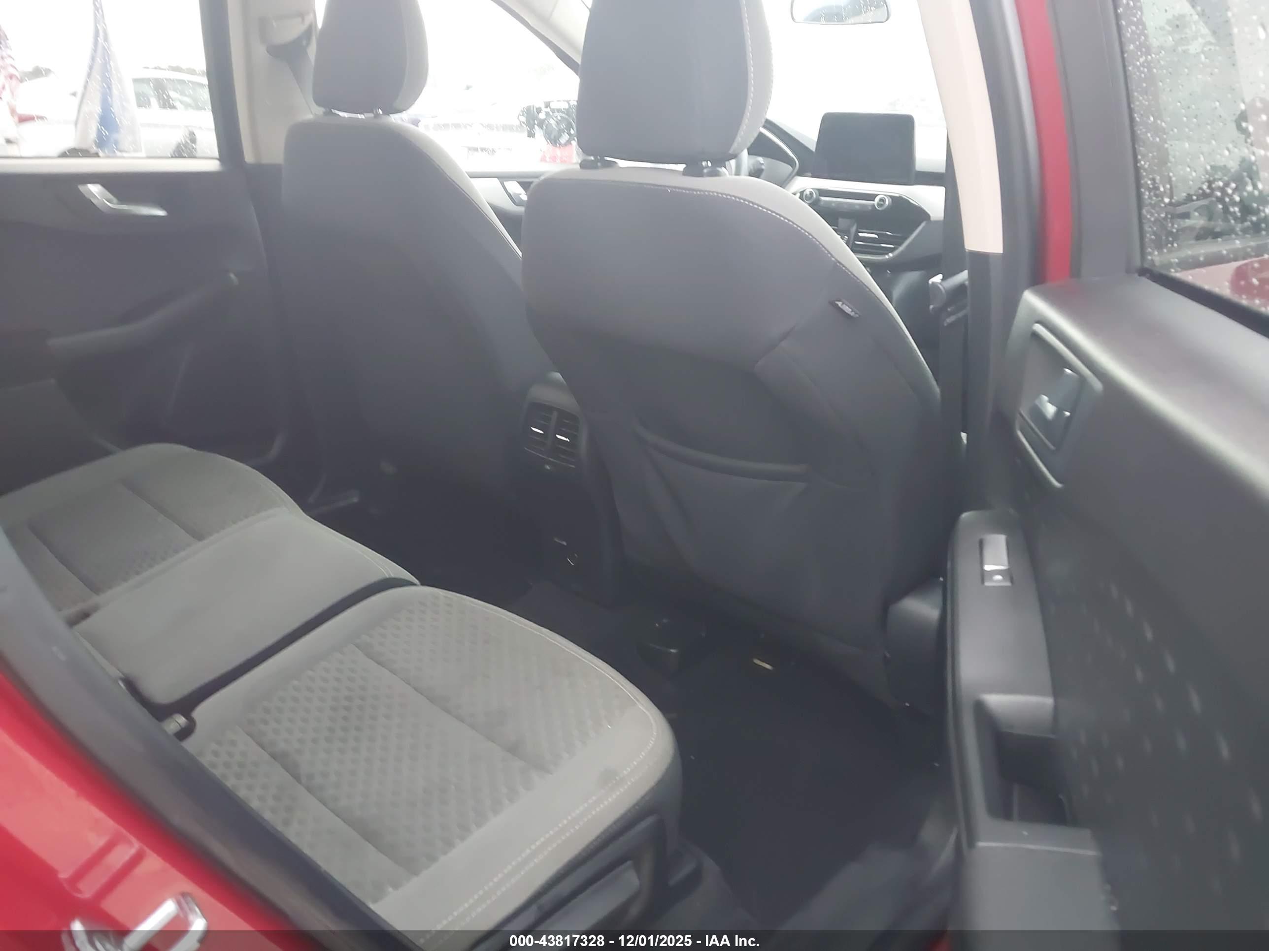 FORD ESCAPE image 8