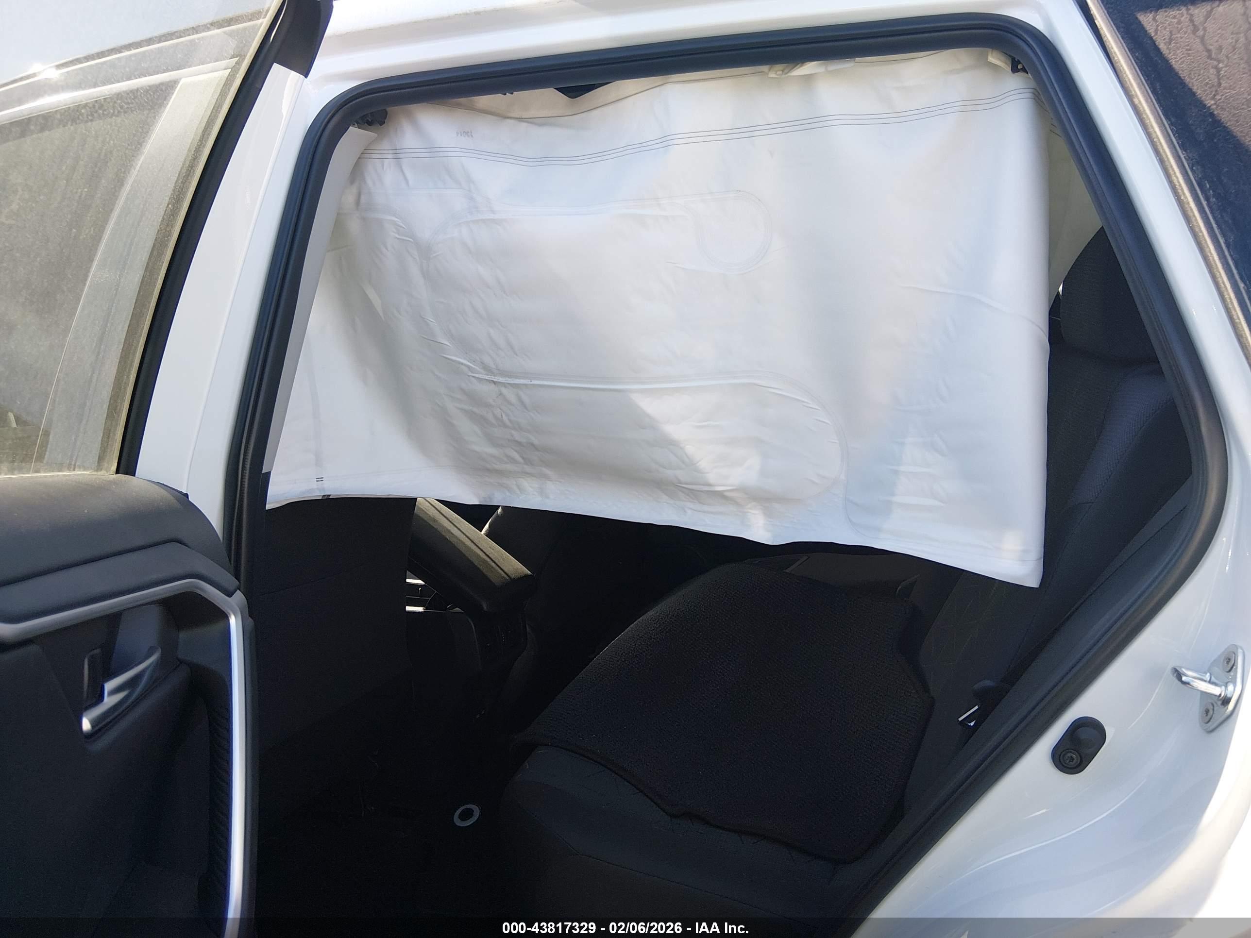 TOYOTA RAV4 image 8