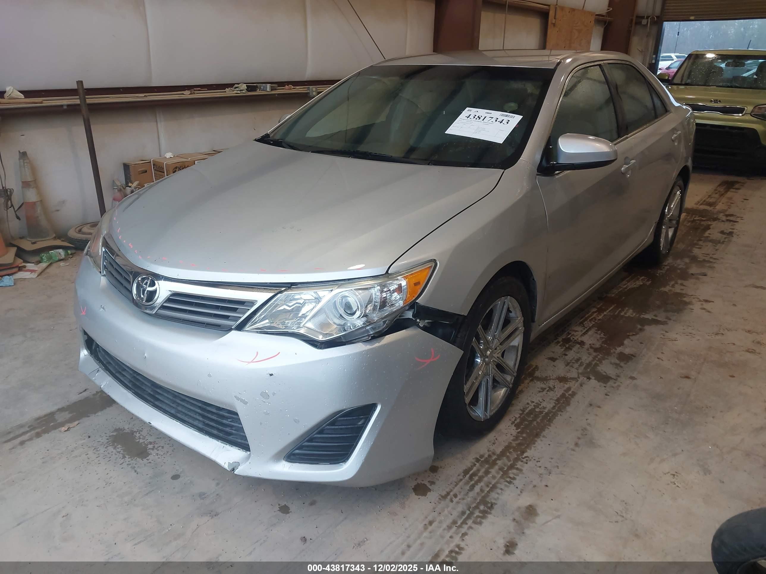 TOYOTA CAMRY image 2