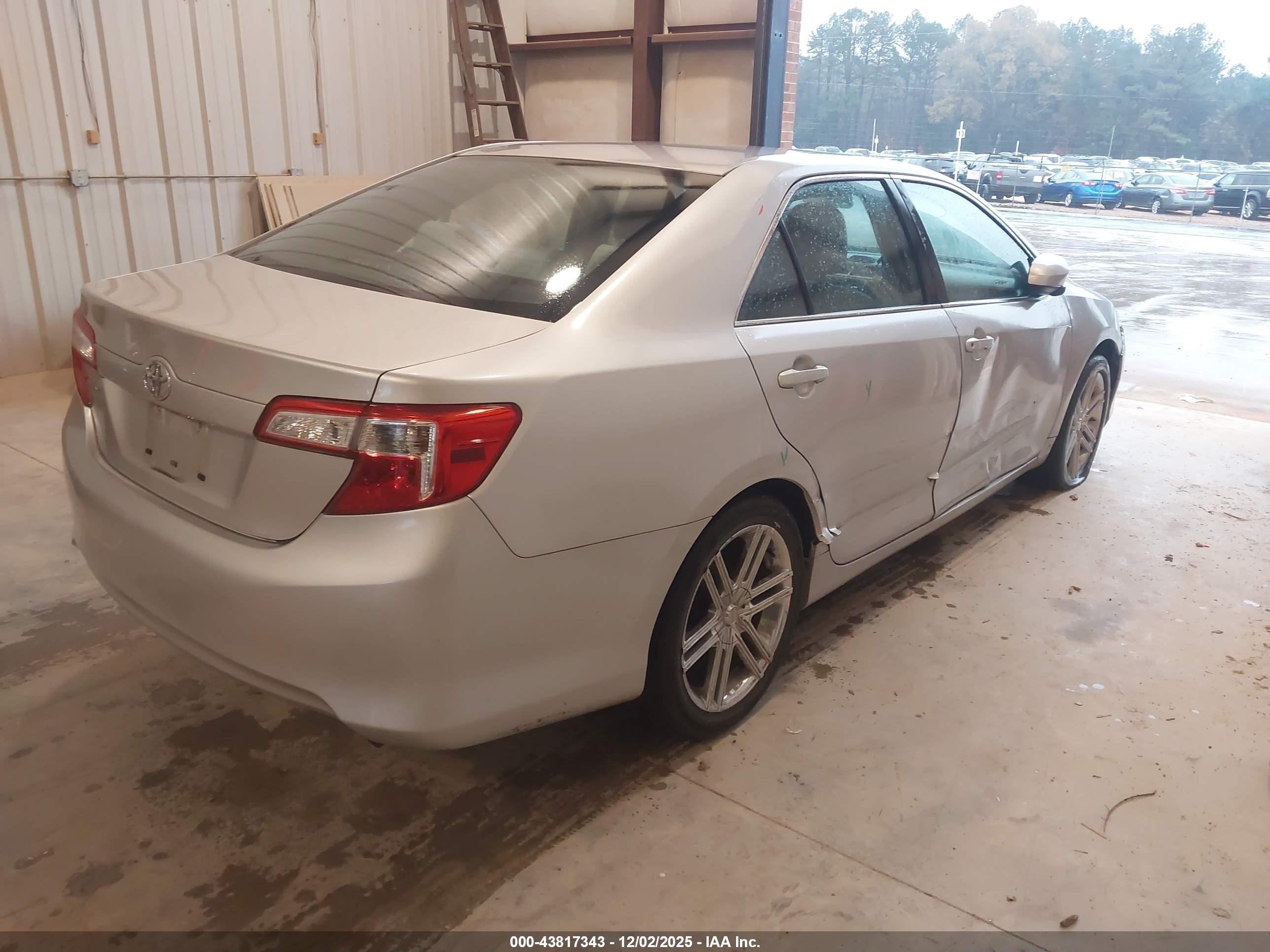 TOYOTA CAMRY image 4
