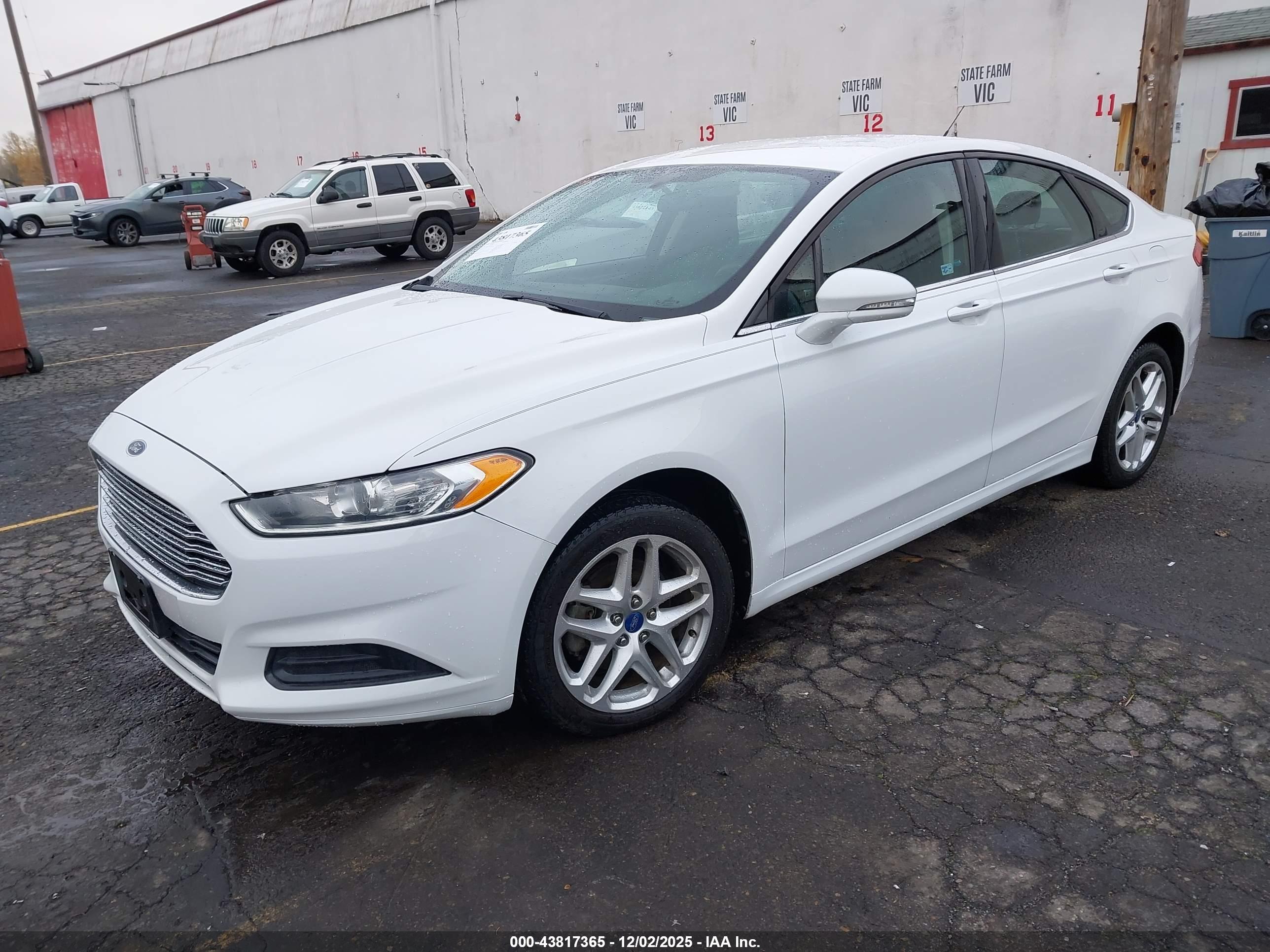 FORD FUSION image 2
