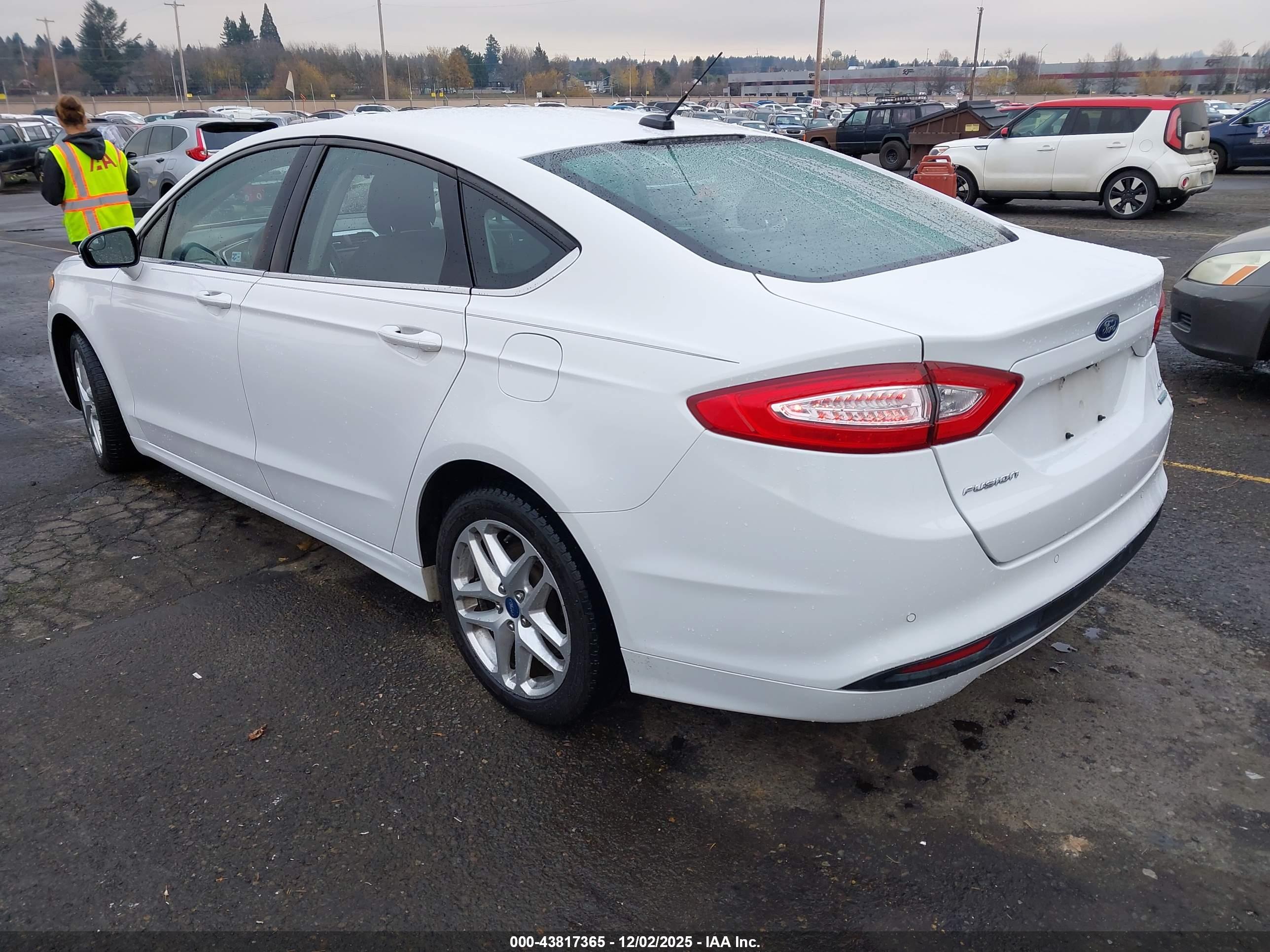 FORD FUSION image 3
