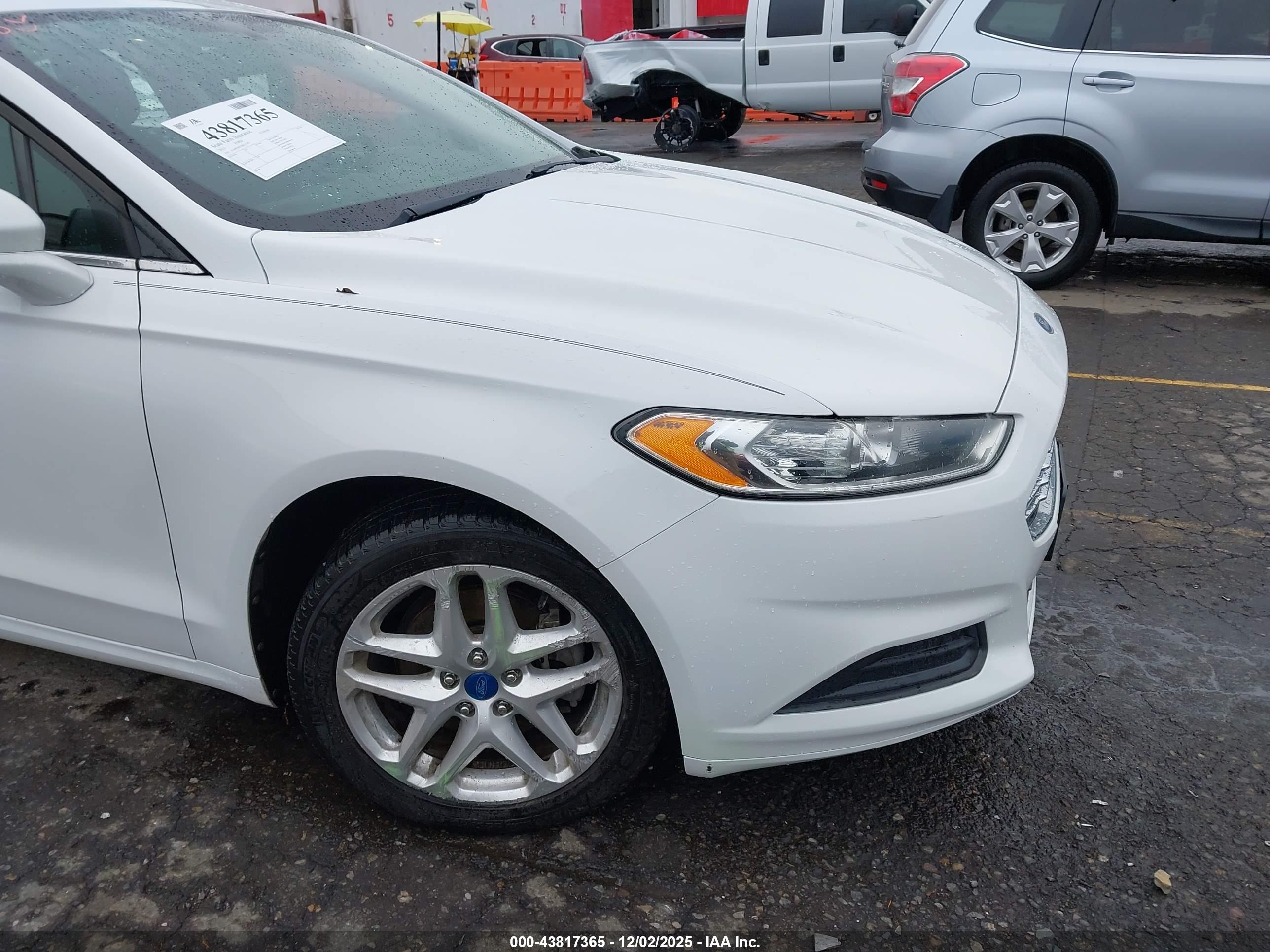 FORD FUSION image 6