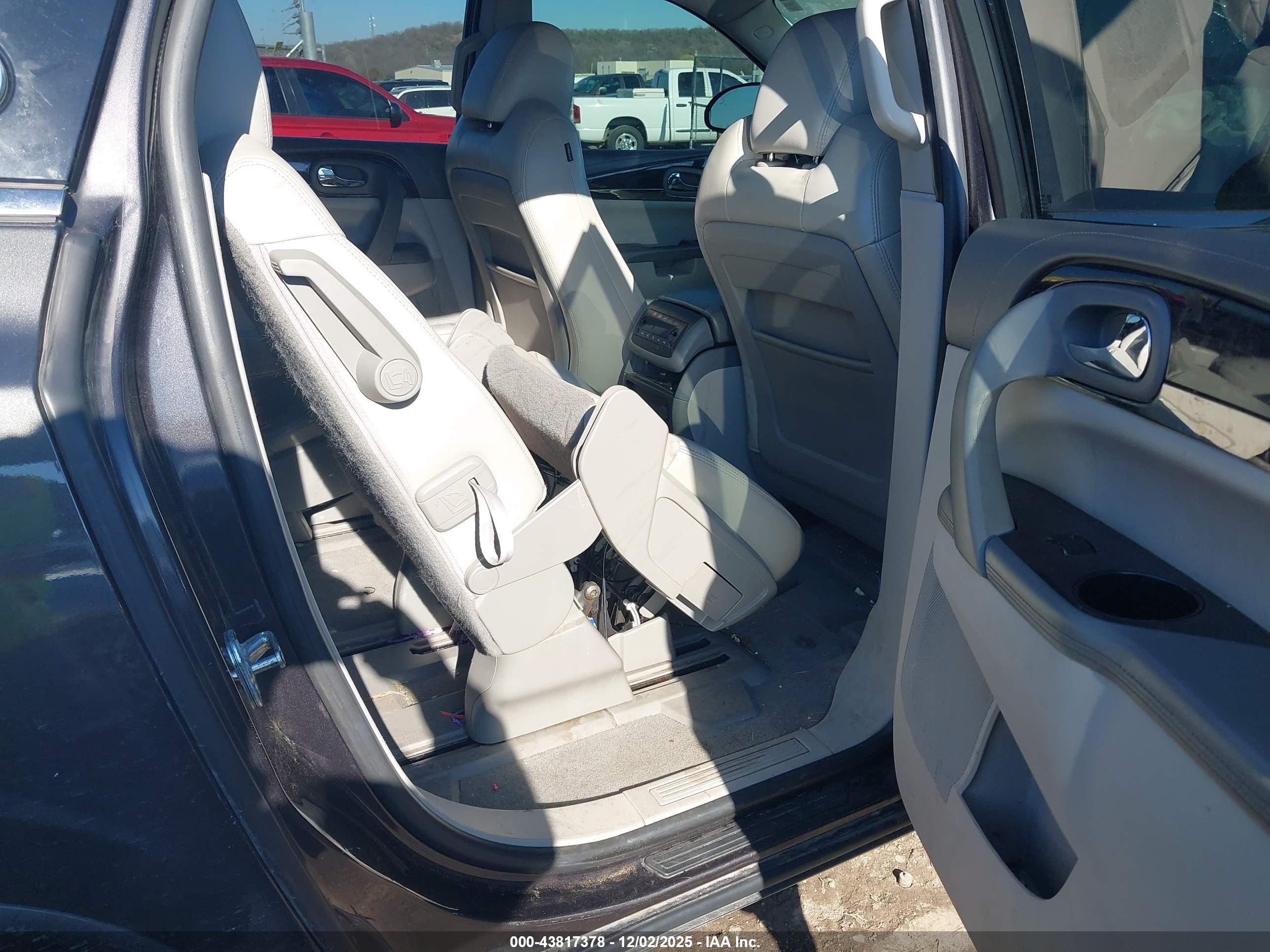 BUICK ENCLAVE image 8