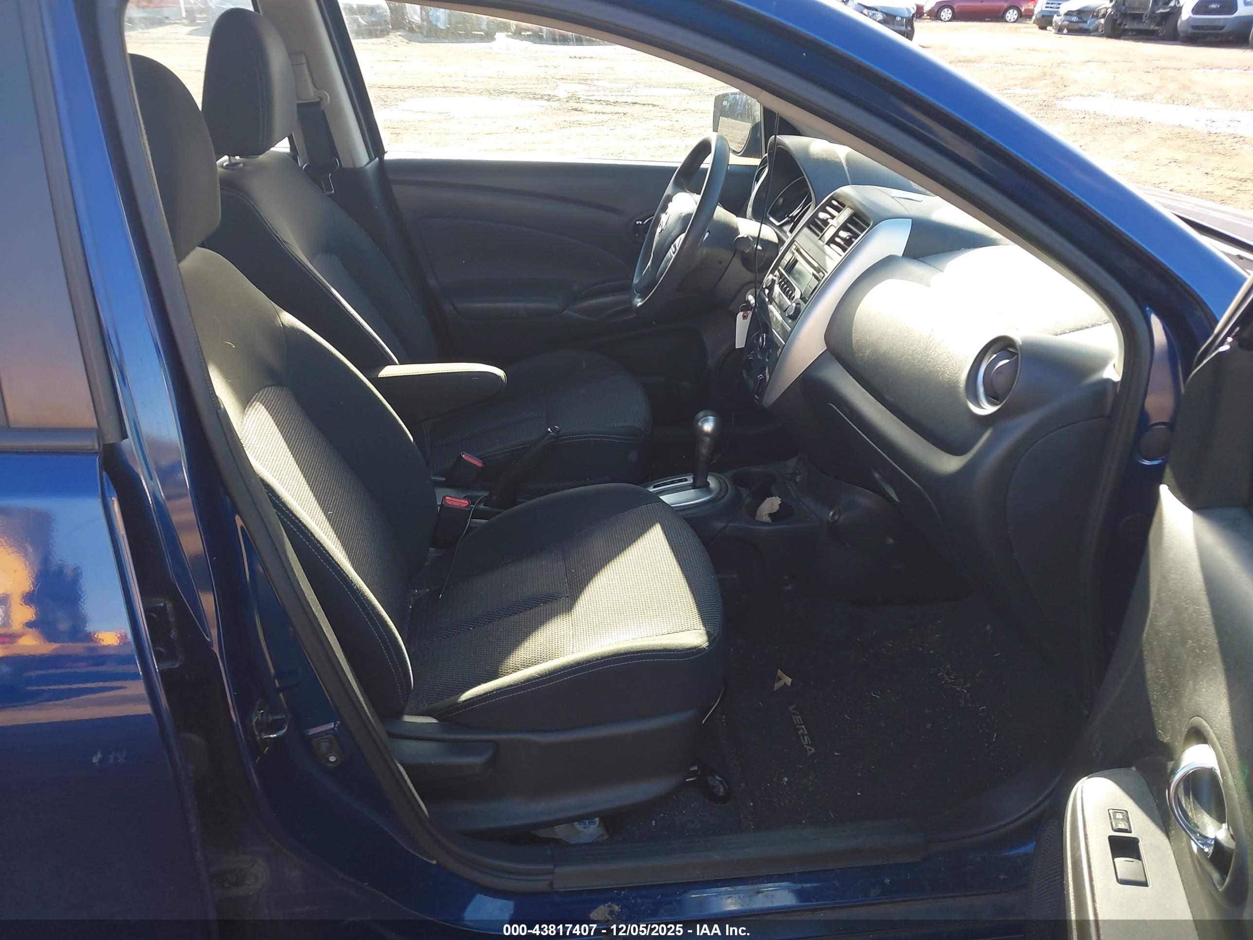 NISSAN VERSA image 5