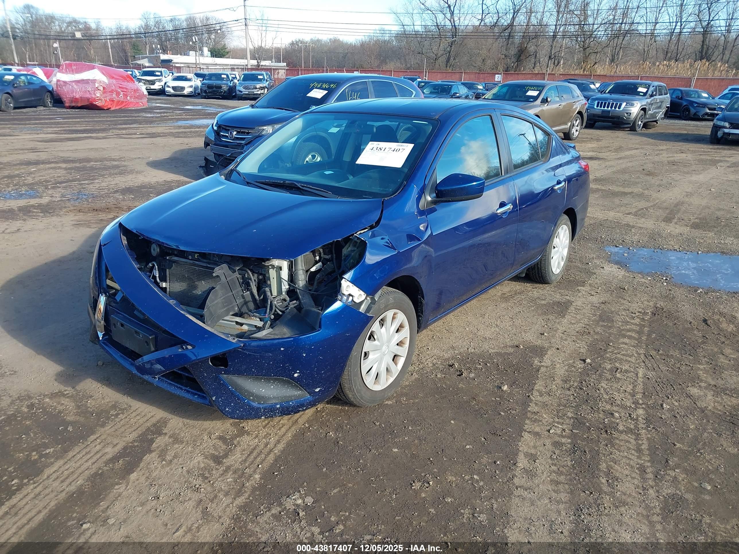 NISSAN VERSA image 6