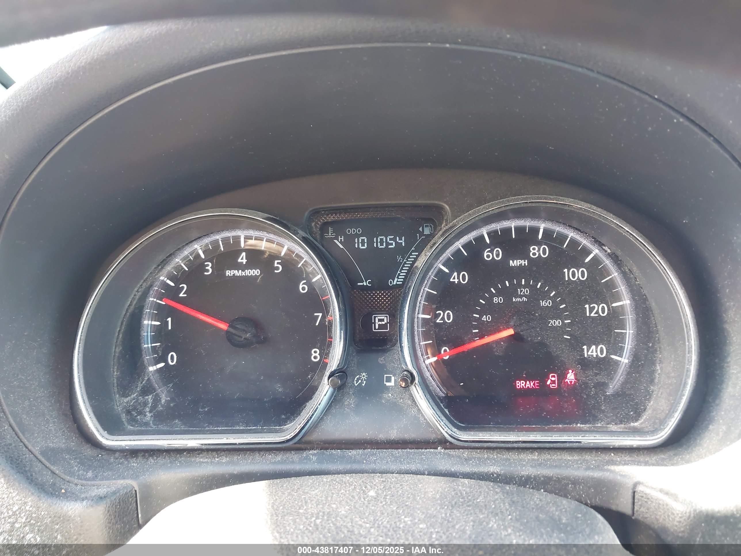 NISSAN VERSA image 7