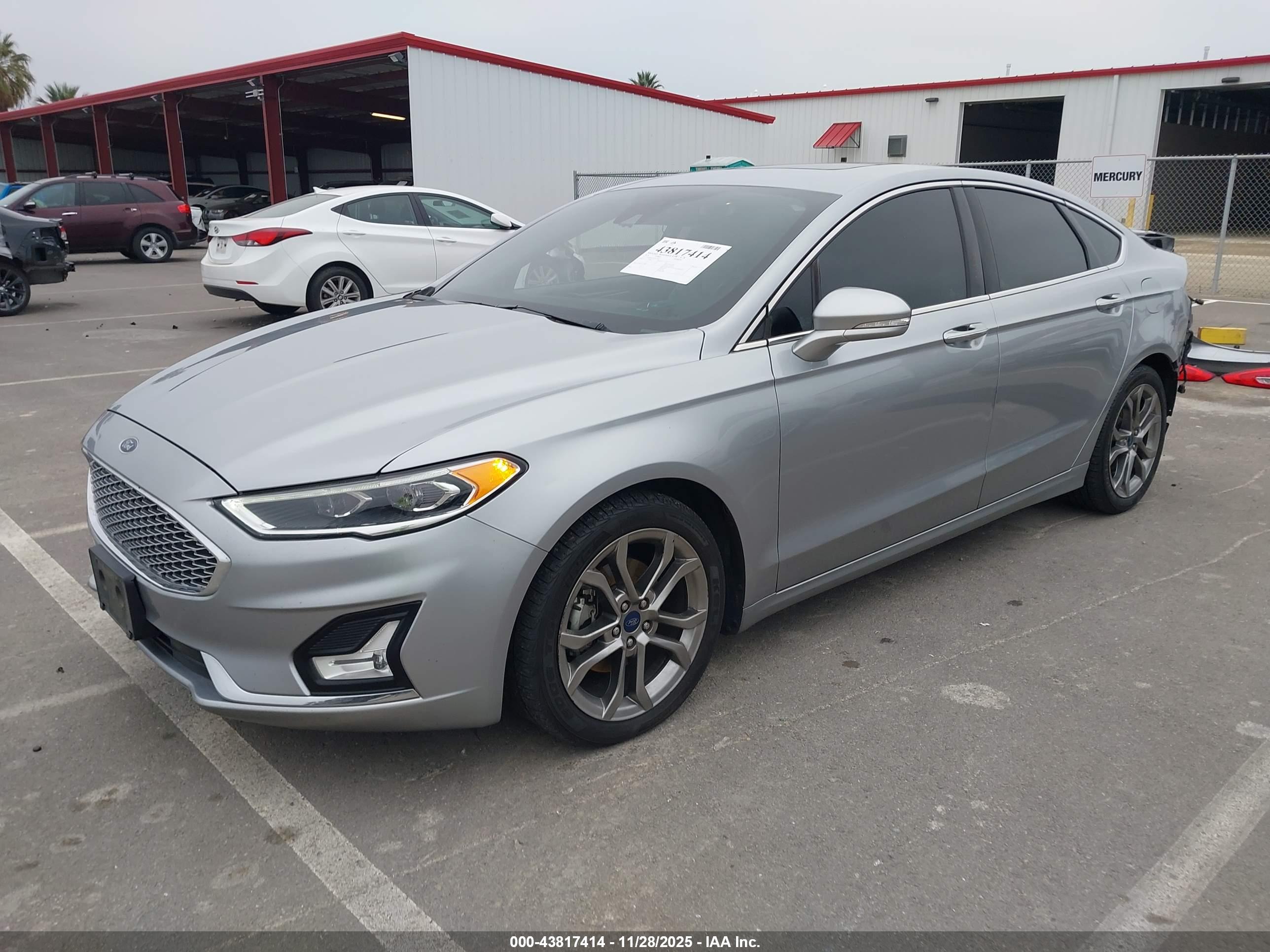 FORD FUSION image 2