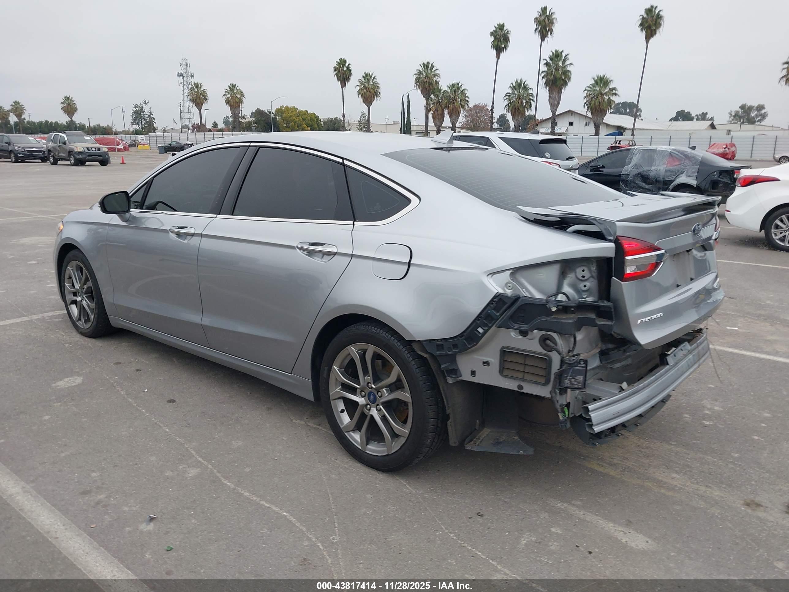 FORD FUSION image 3