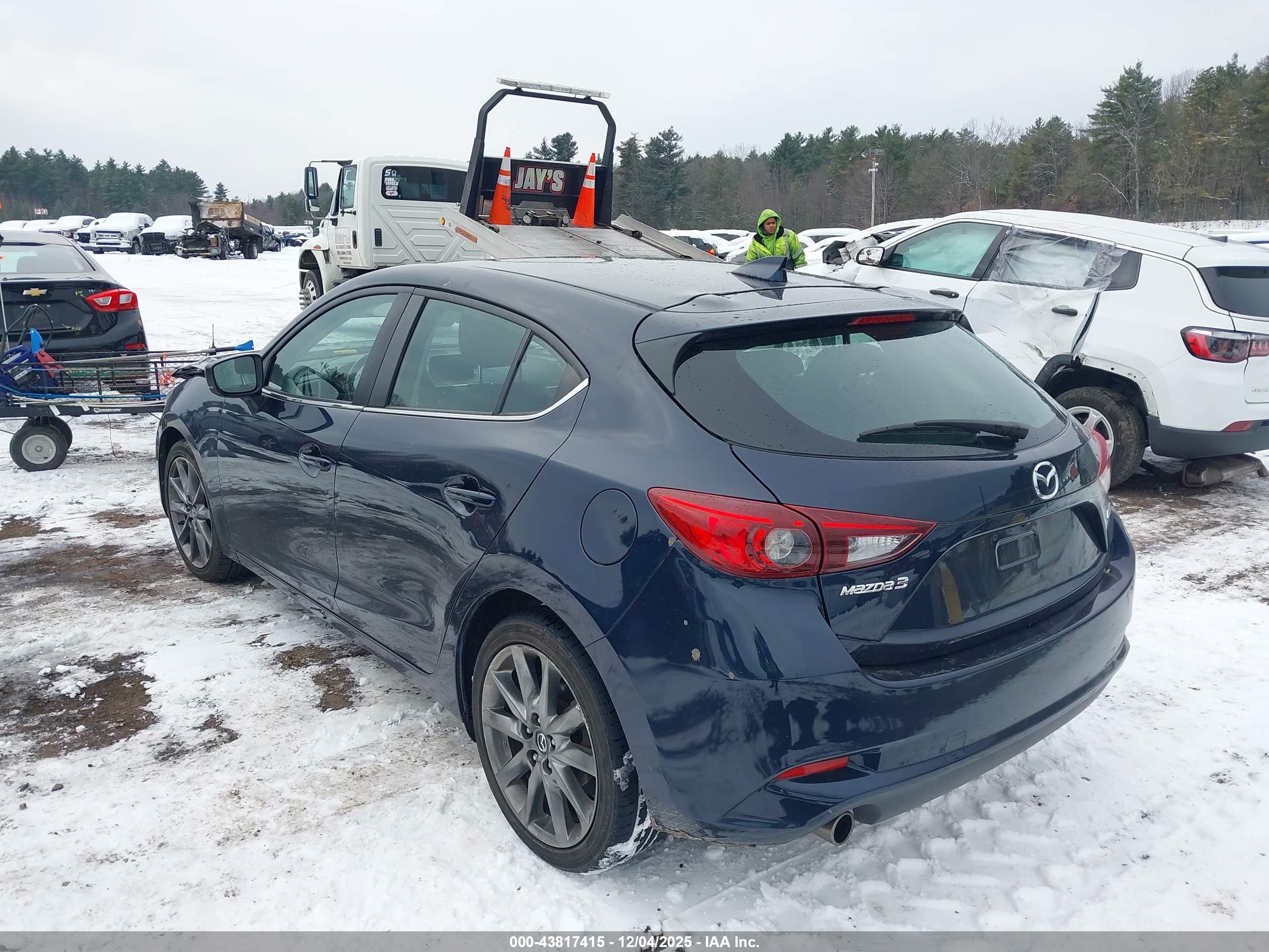 MAZDA MAZDA3 image 3