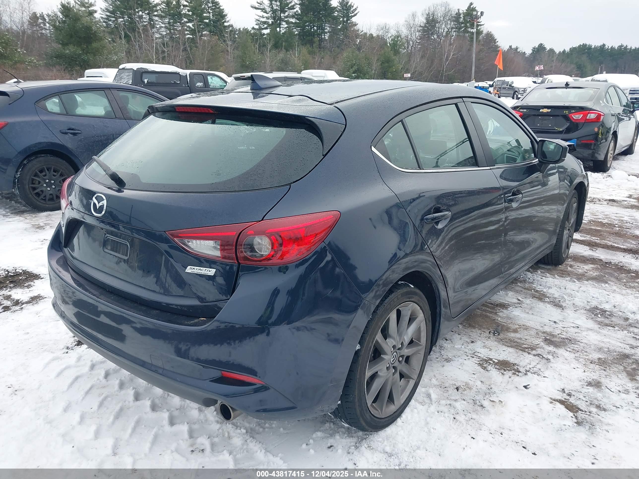 MAZDA MAZDA3 image 4