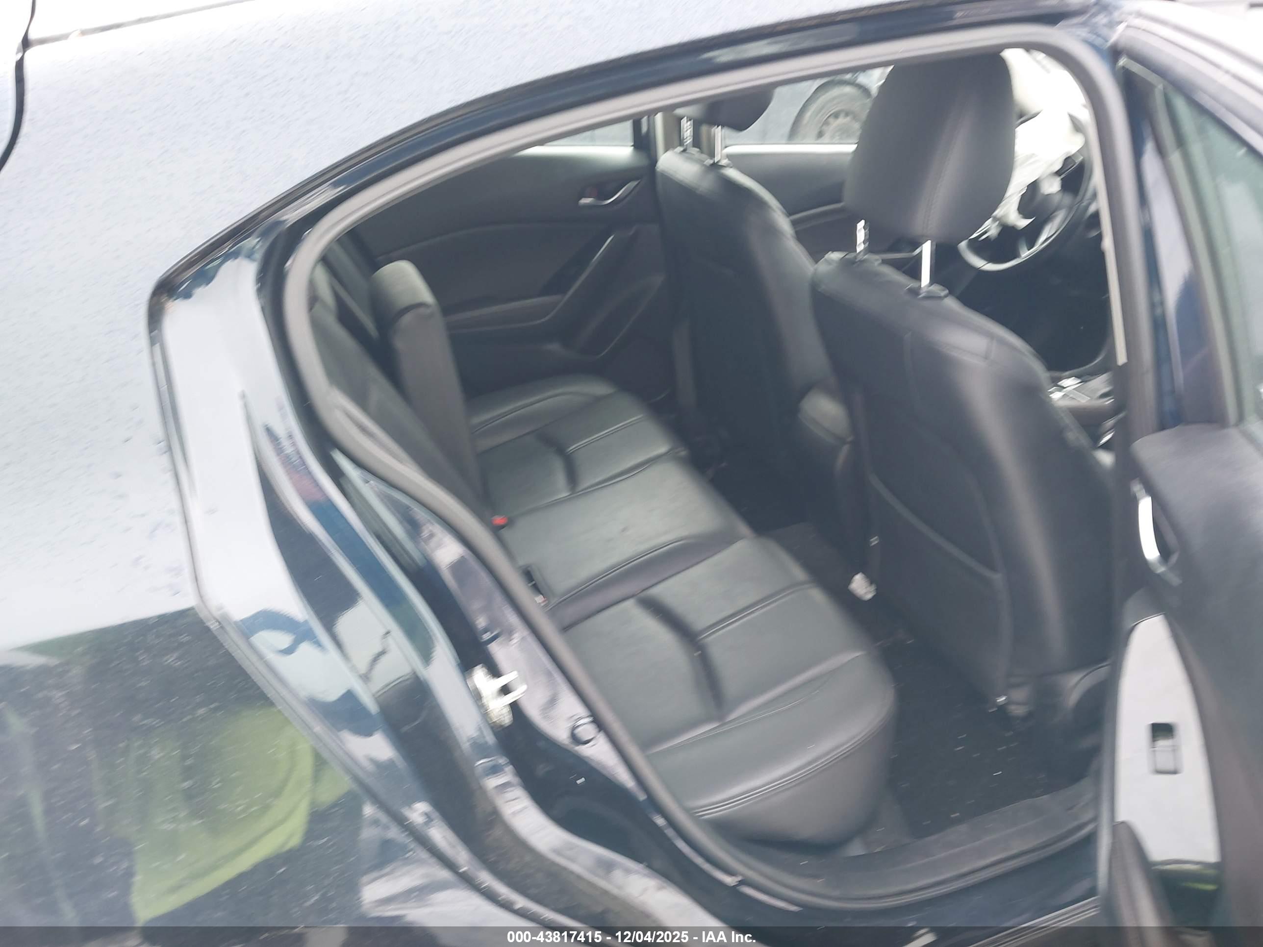 MAZDA MAZDA3 image 8