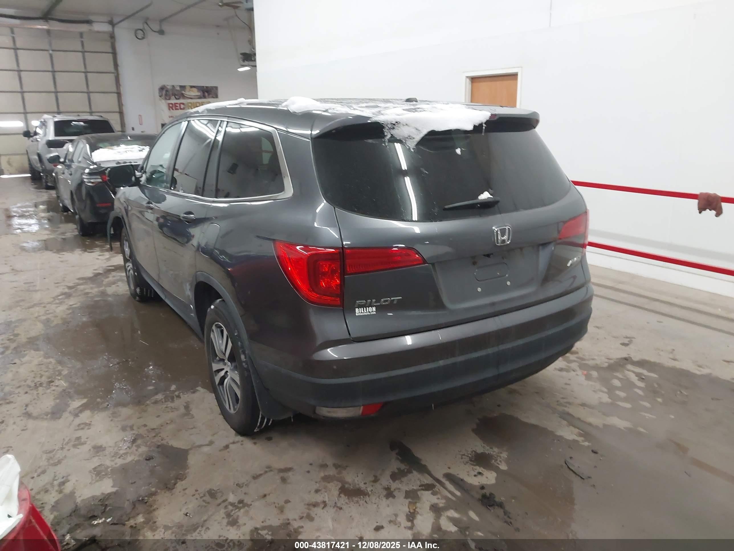HONDA PILOT image 3