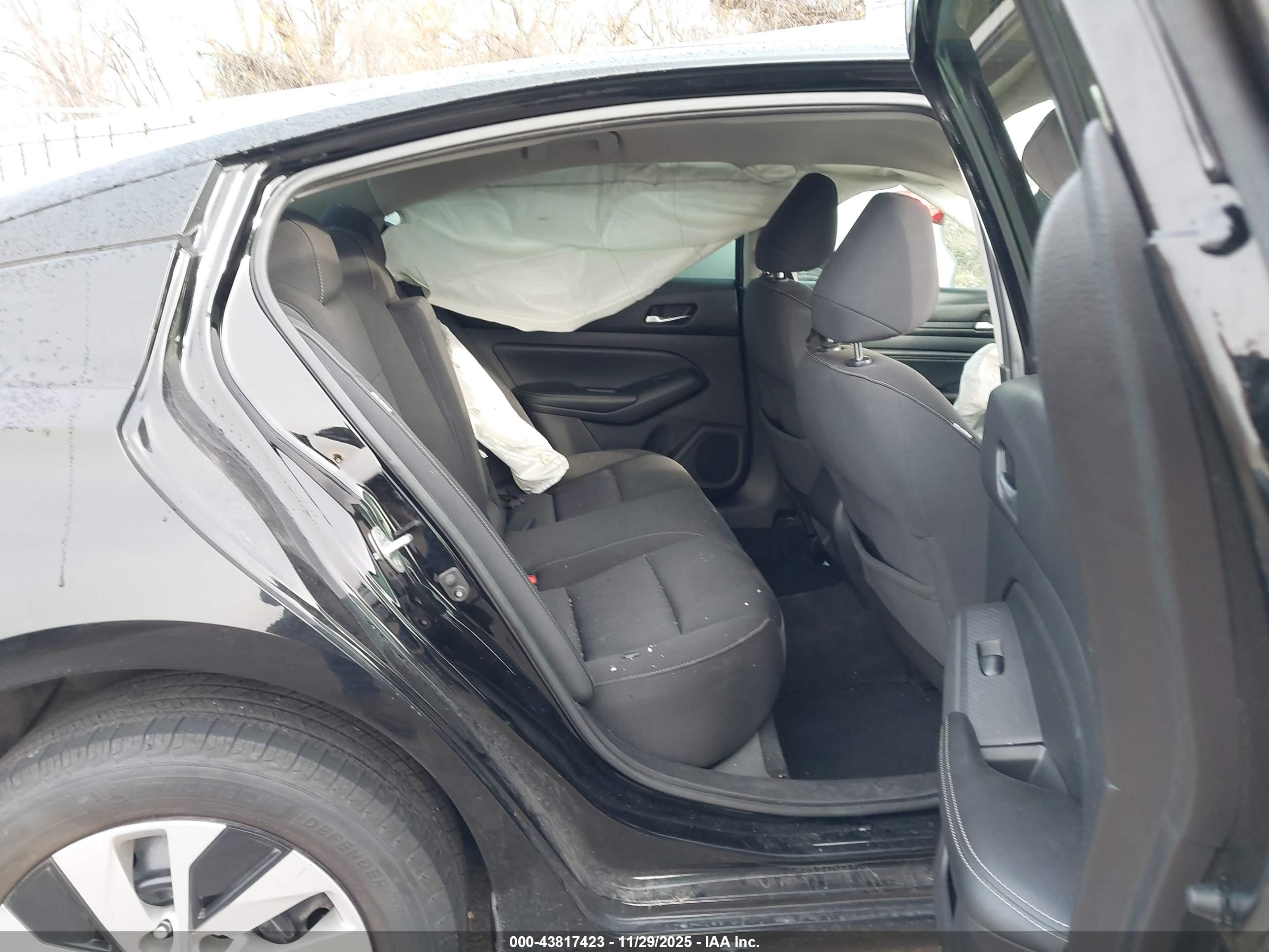 NISSAN ALTIMA image 8