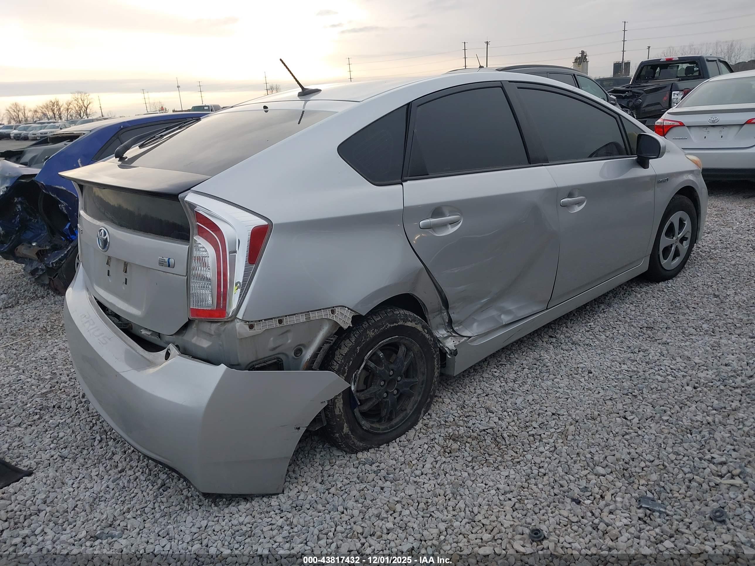 TOYOTA PRIUS image 4