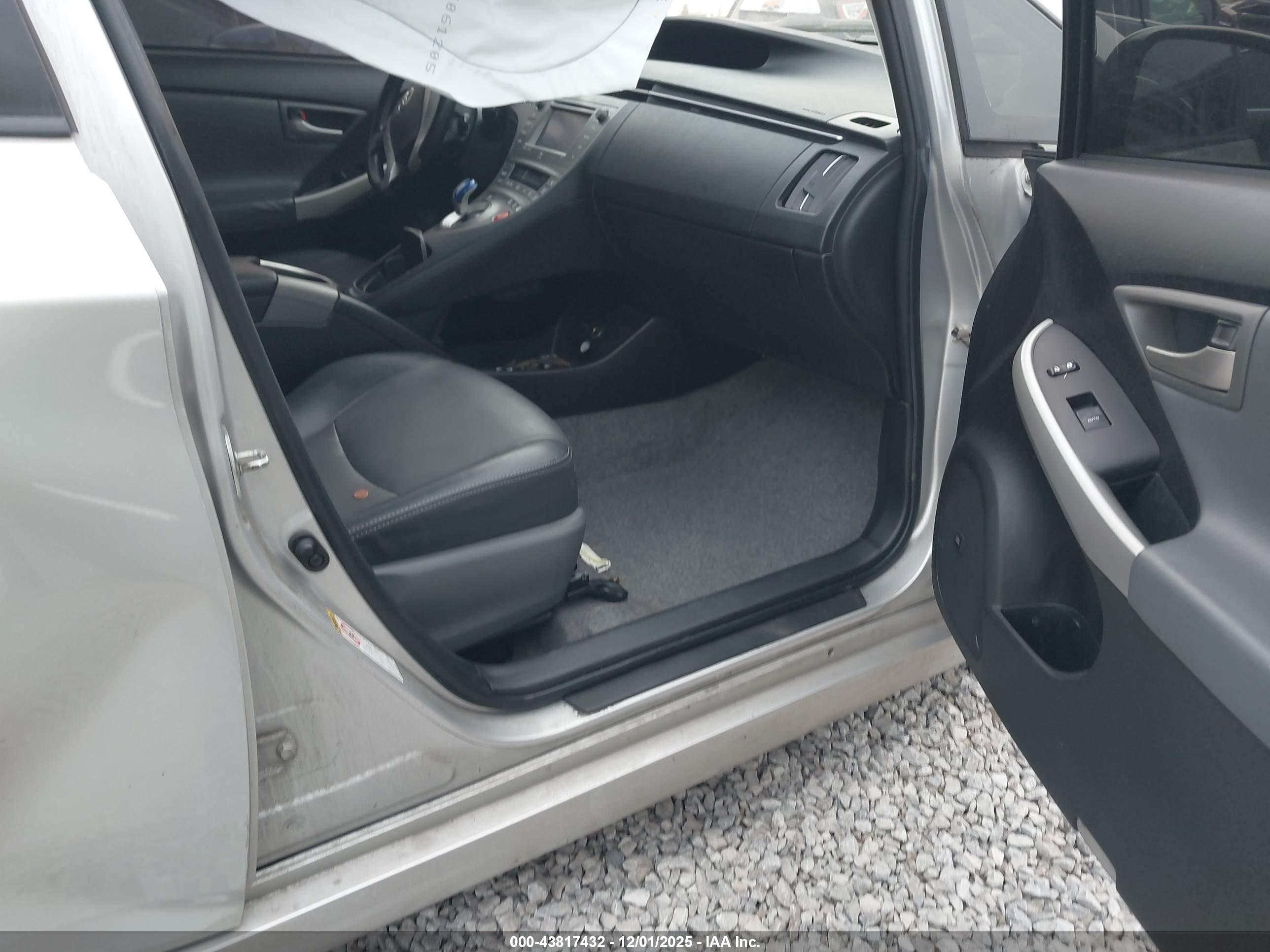 TOYOTA PRIUS image 5