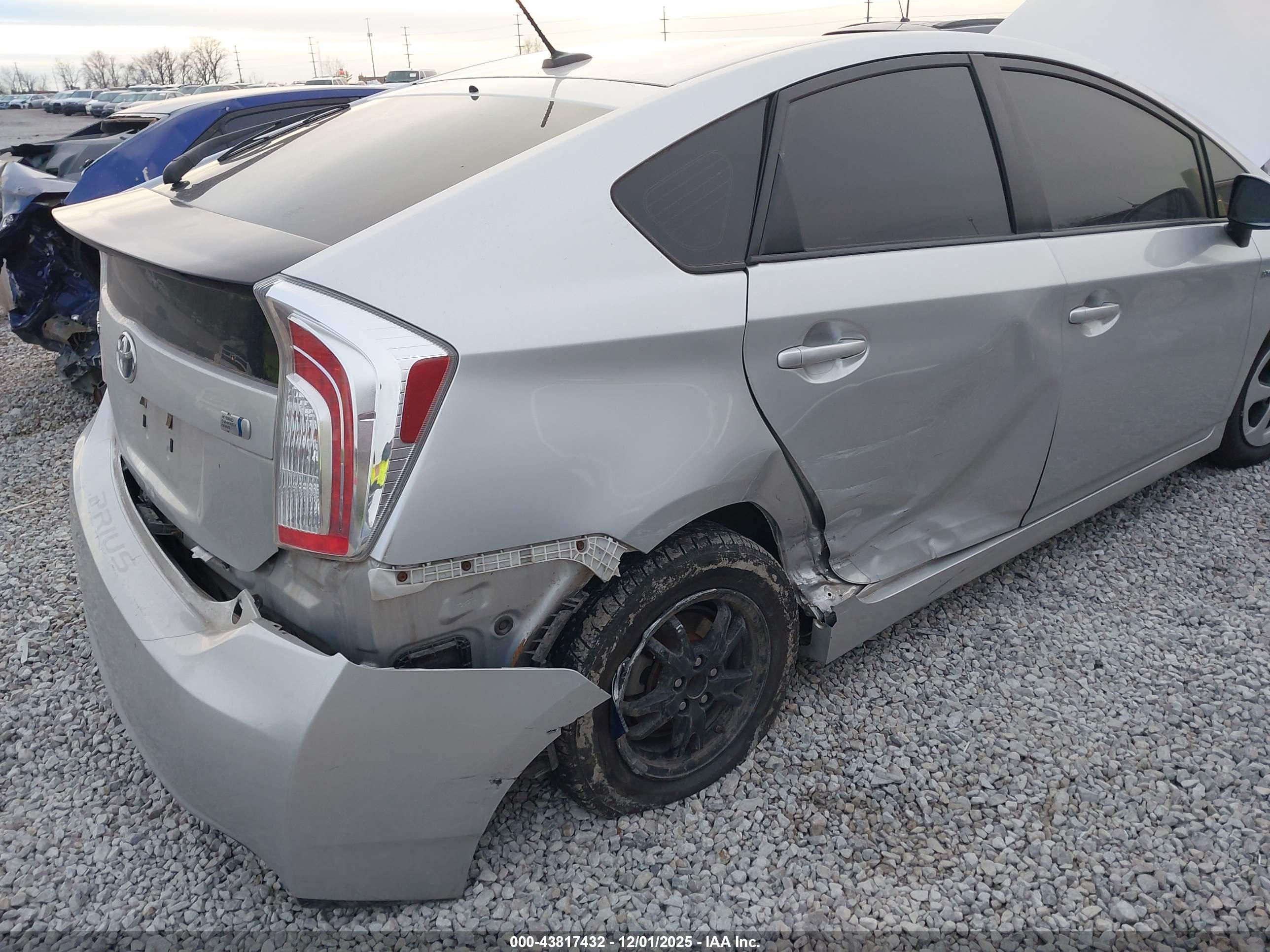 TOYOTA PRIUS image 6