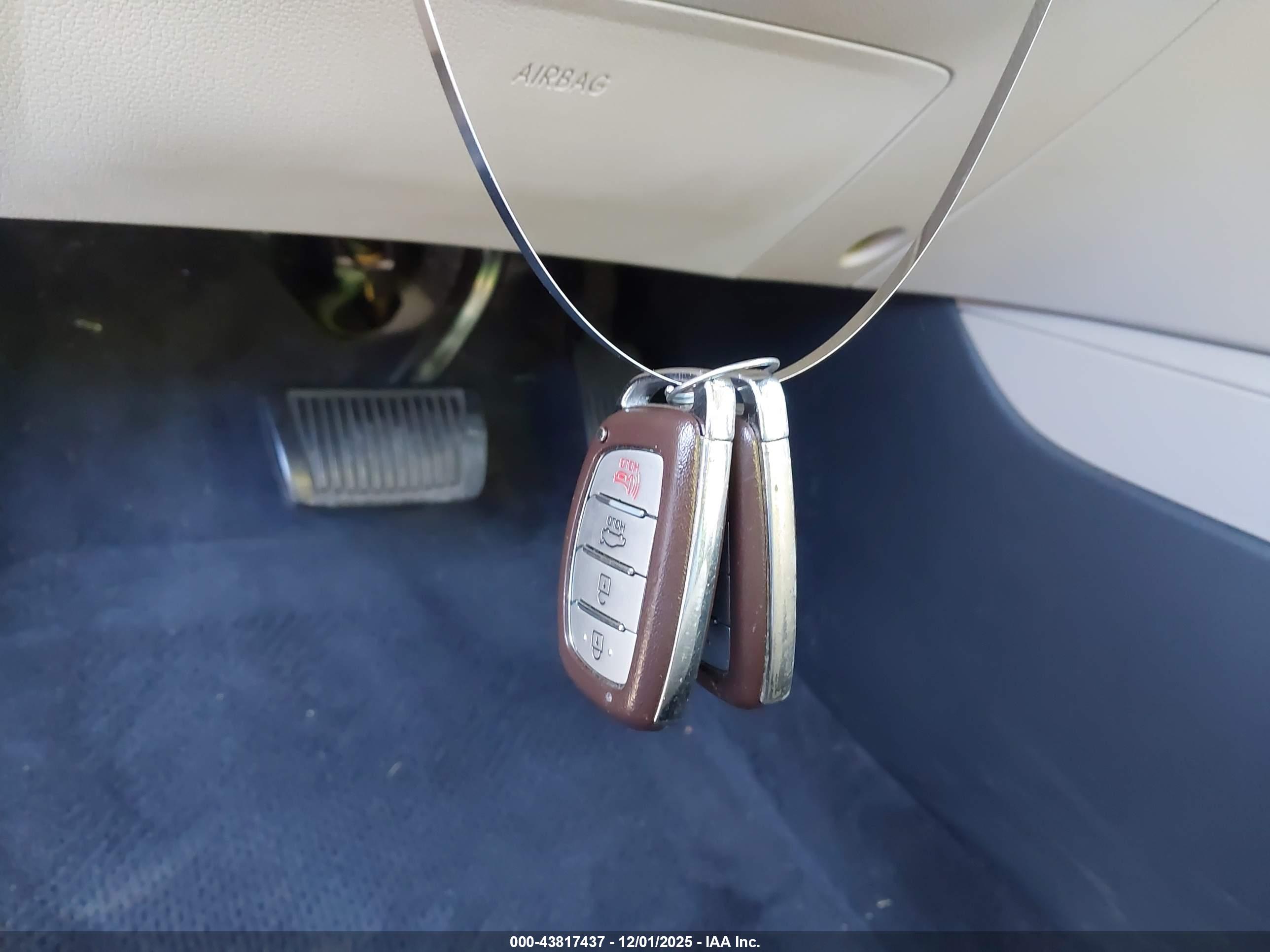 HYUNDAI ELANTRA image 11
