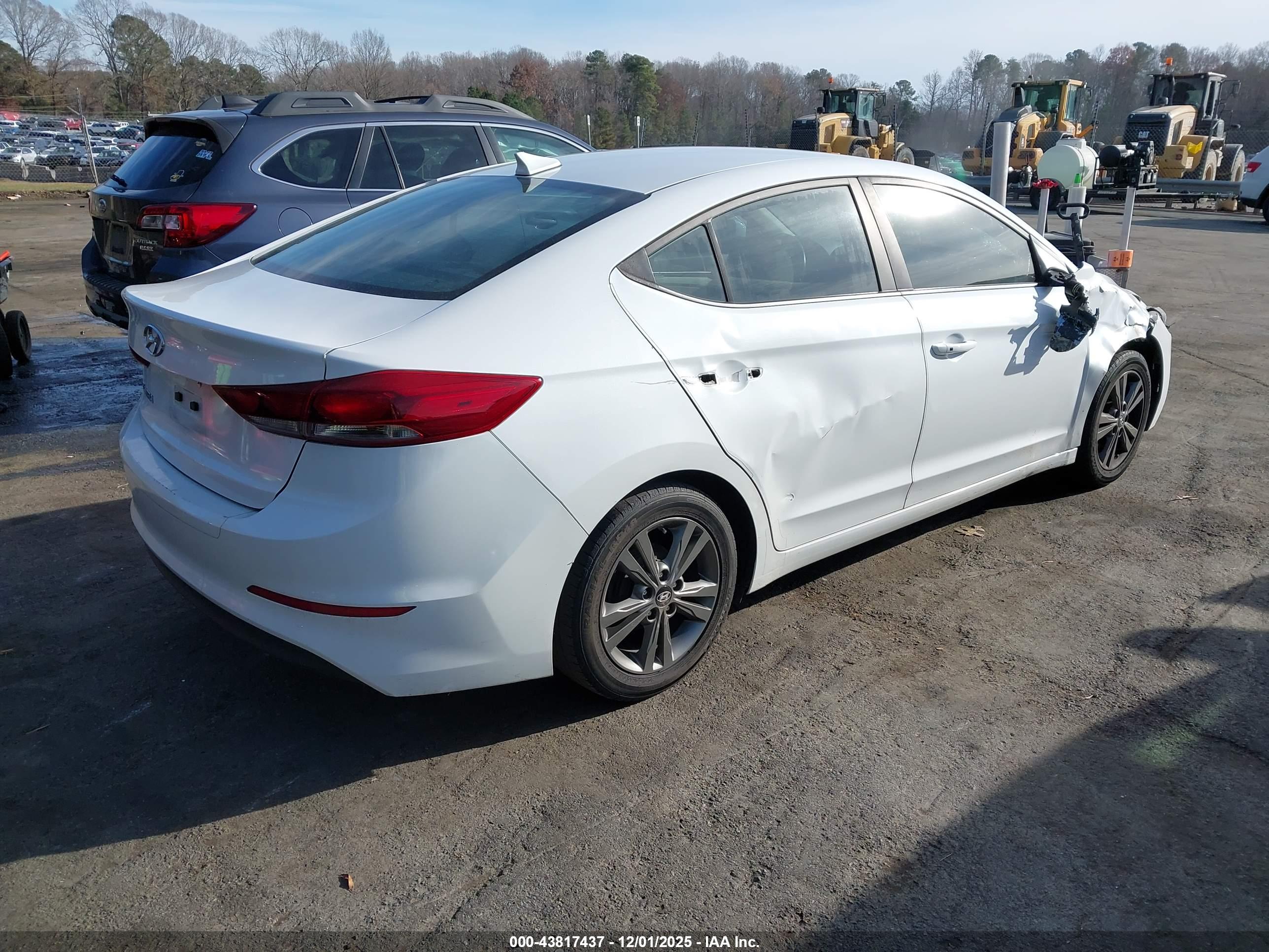 HYUNDAI ELANTRA image 4