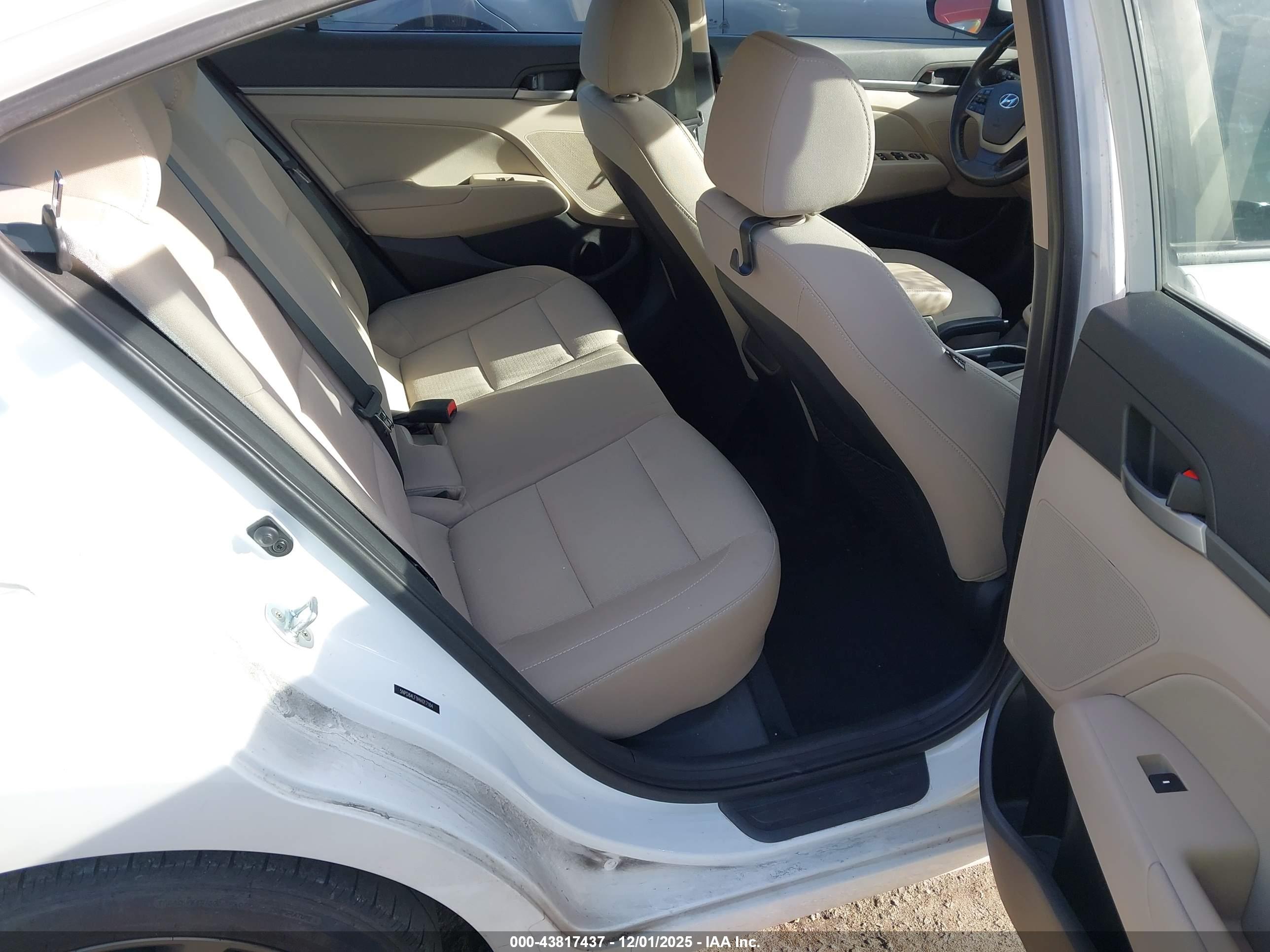 HYUNDAI ELANTRA image 8
