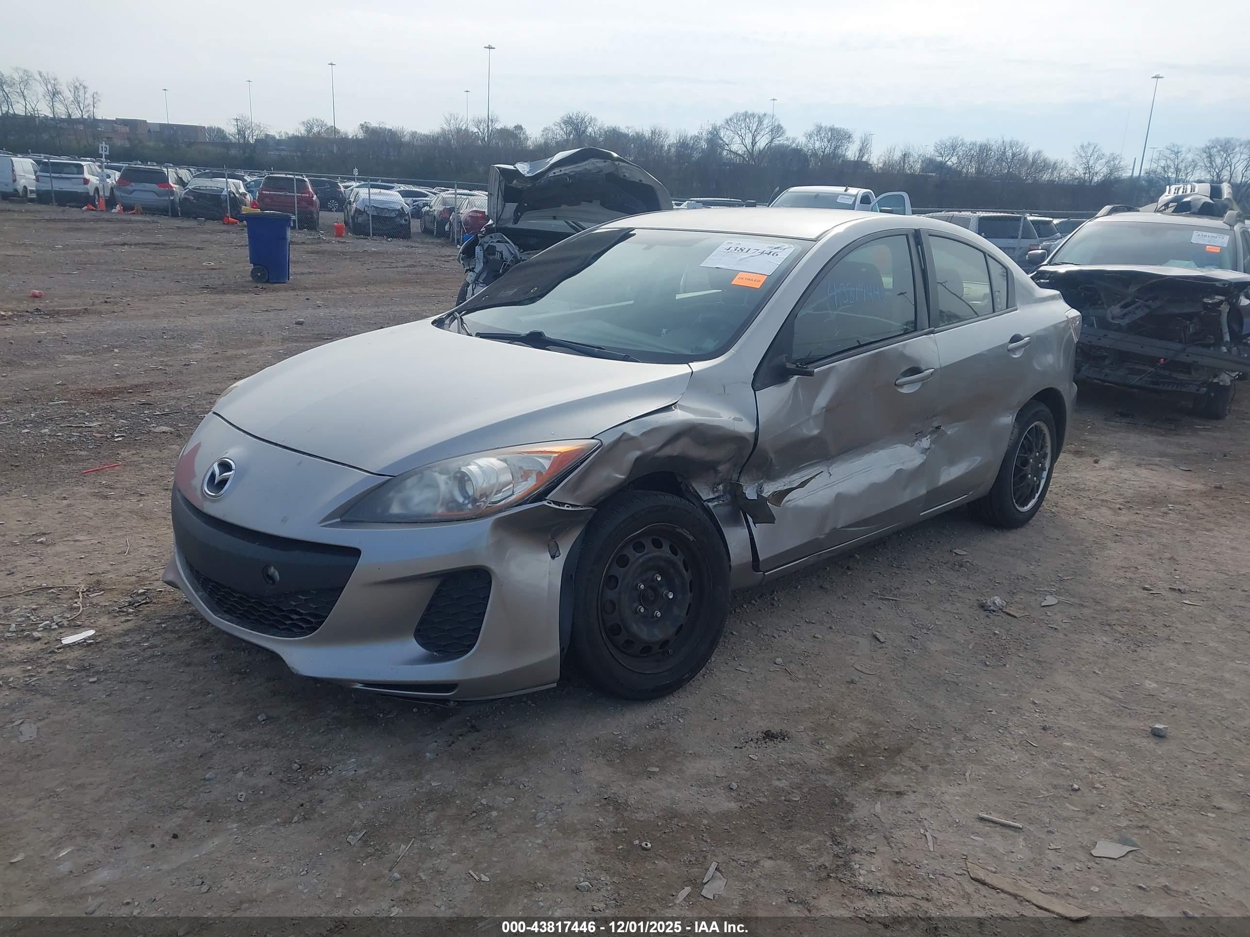 MAZDA MAZDA3 image 2