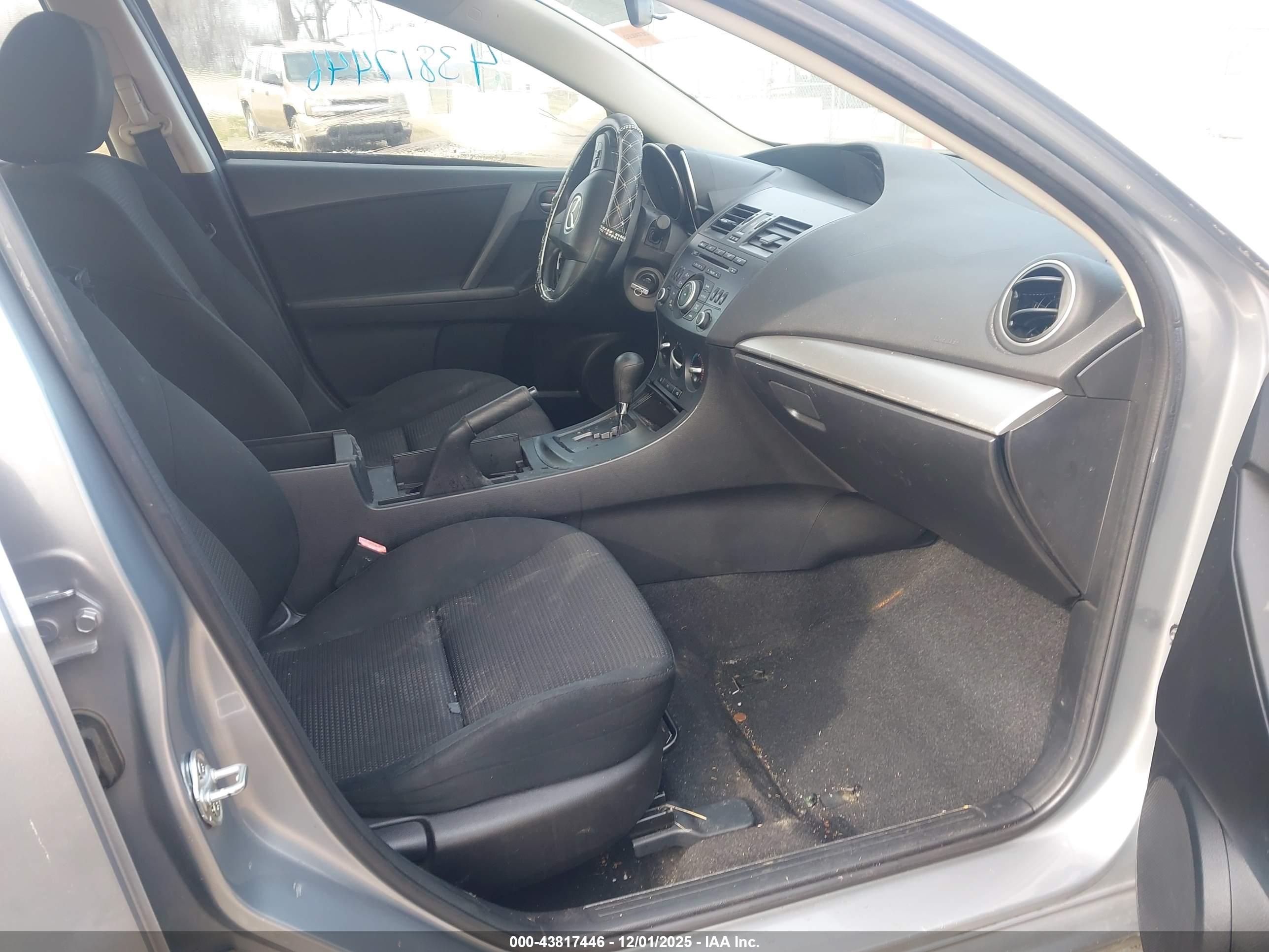 MAZDA MAZDA3 image 5