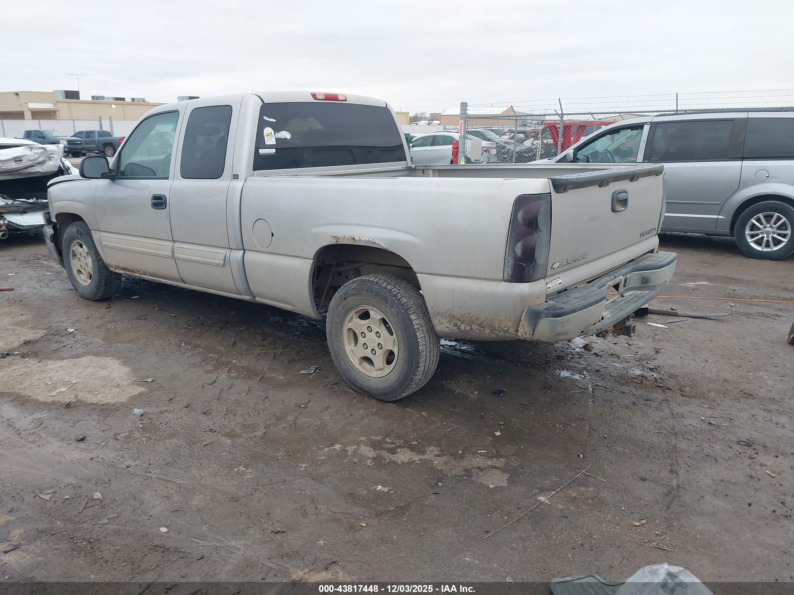 CHEVROLET SILVERADO image 3