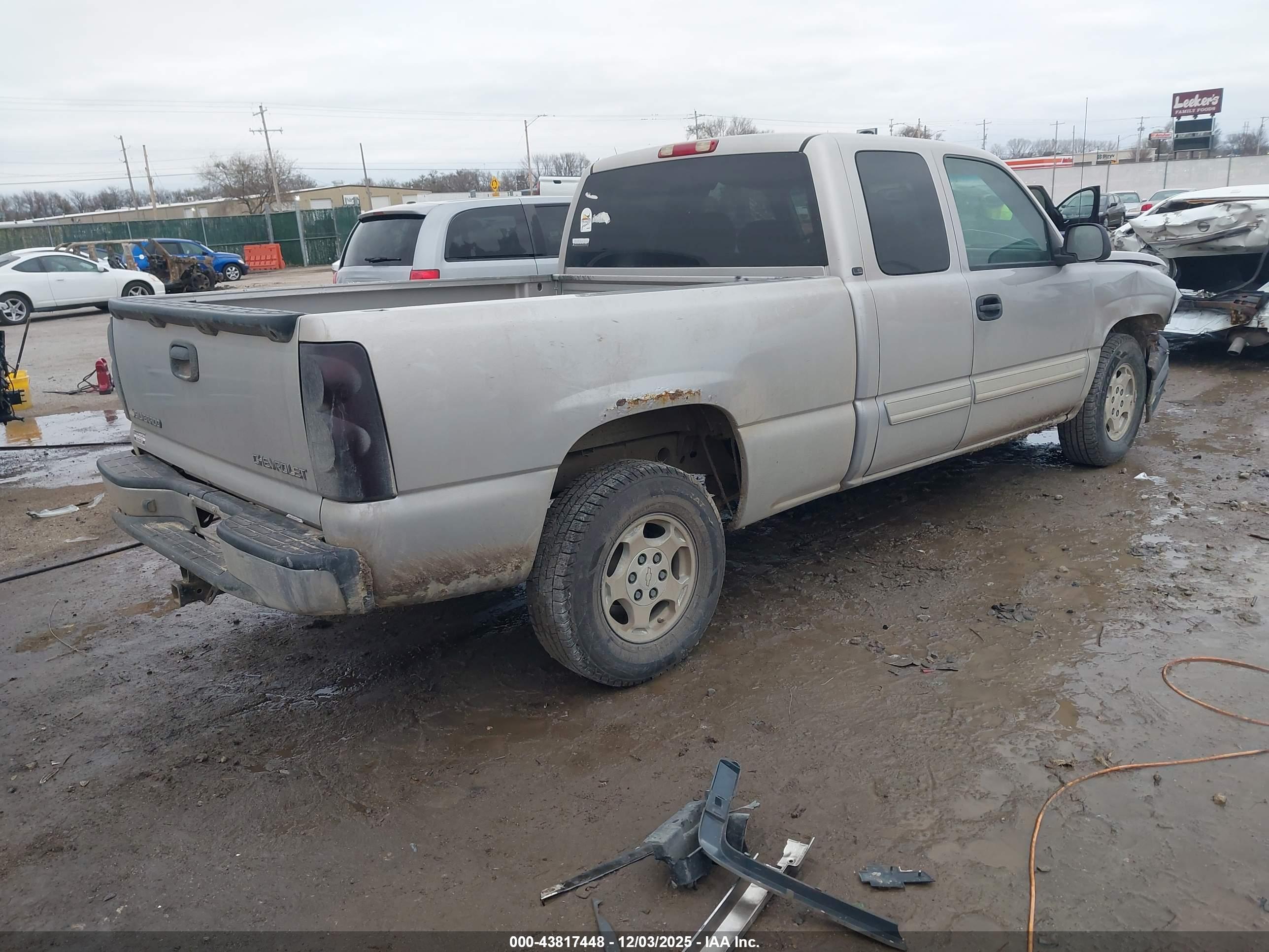 CHEVROLET SILVERADO image 4