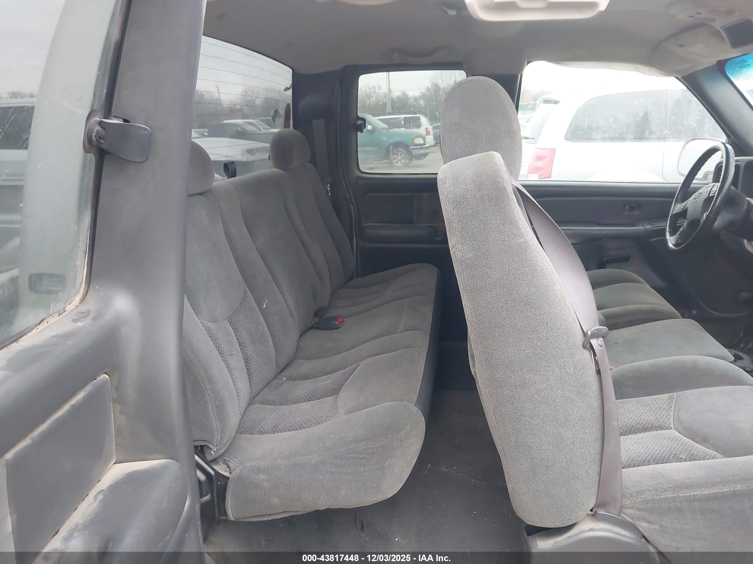 CHEVROLET SILVERADO image 8