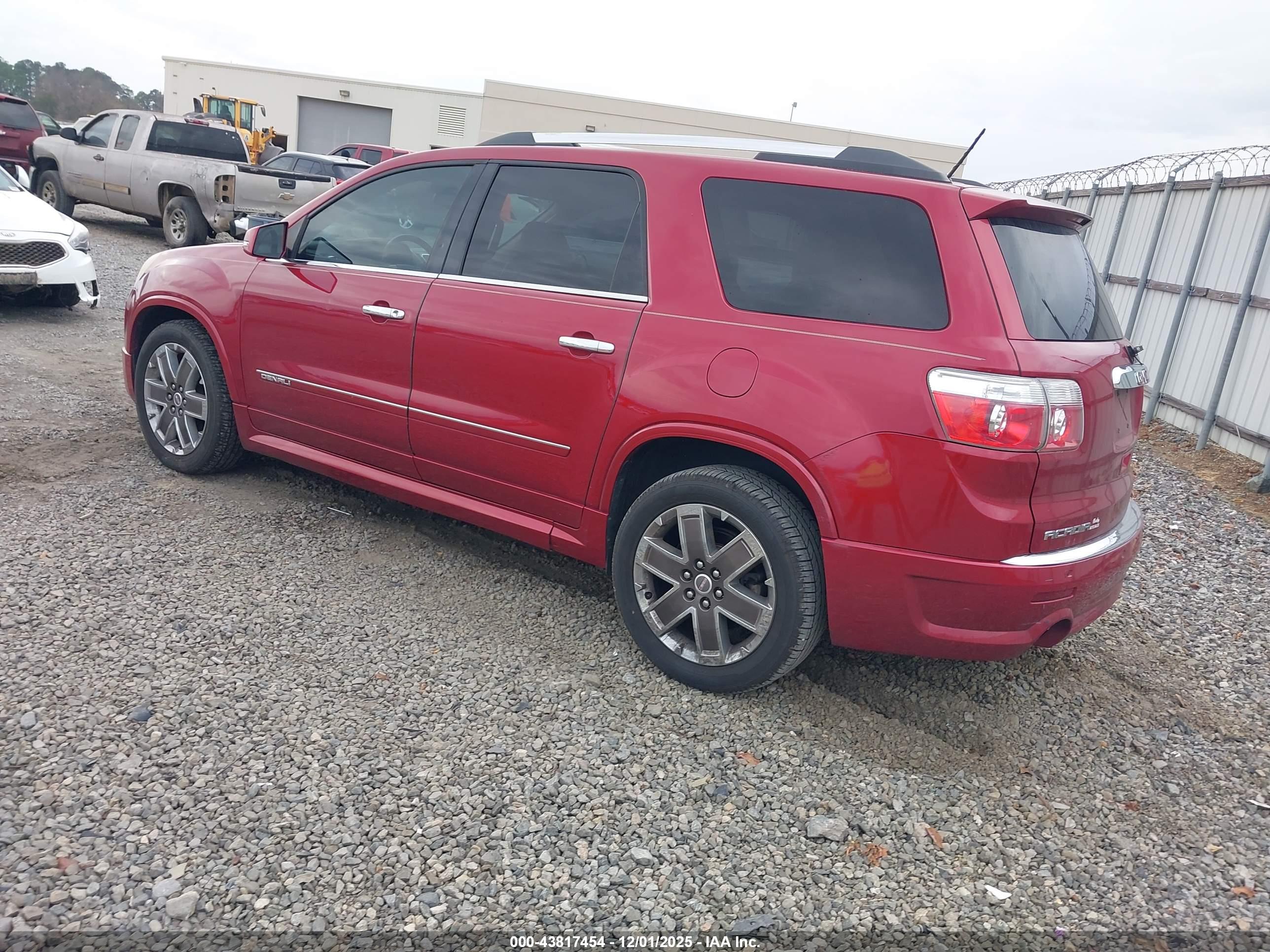 GMC ACADIA image 3