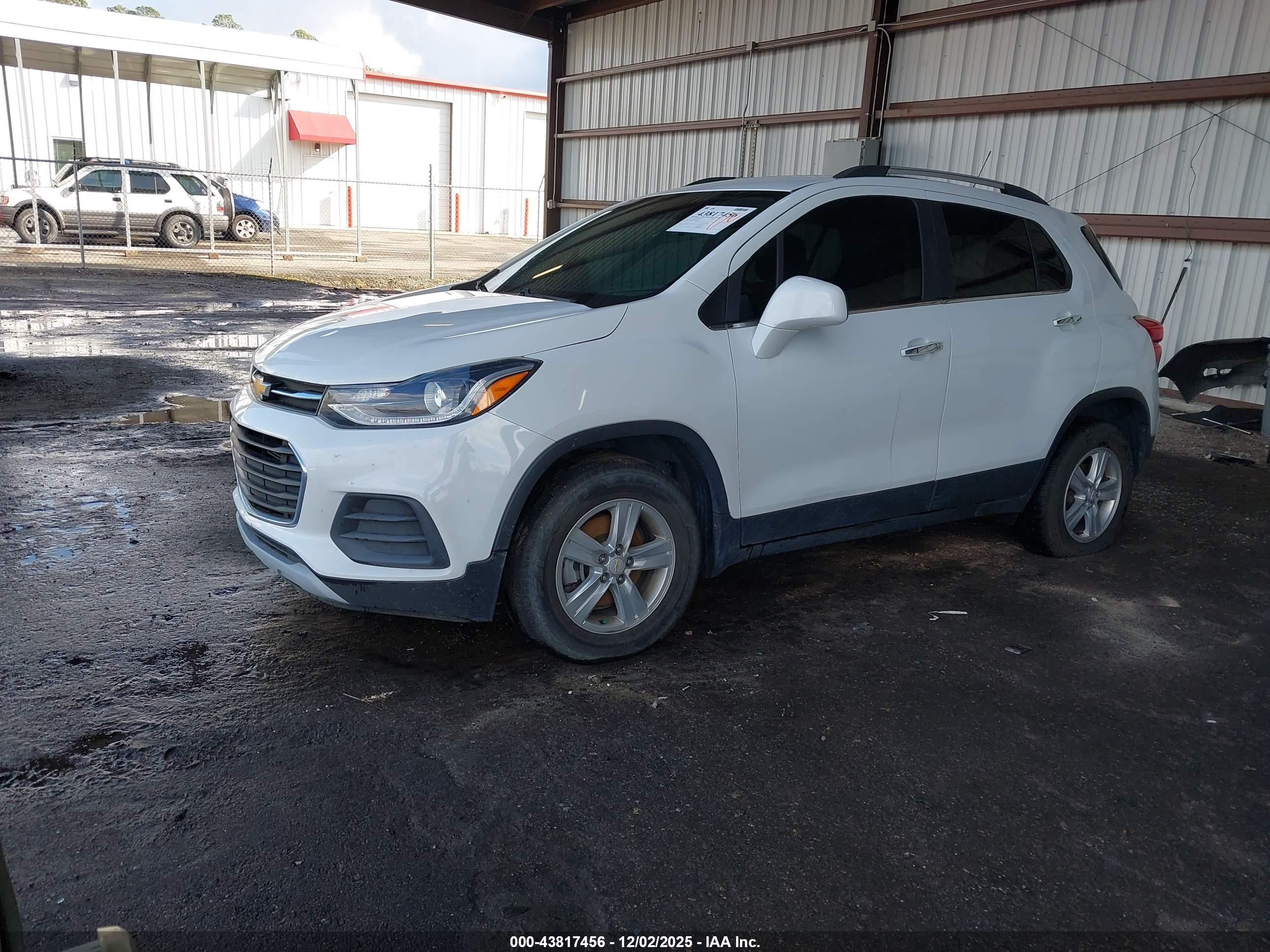 CHEVROLET TRAX image 2