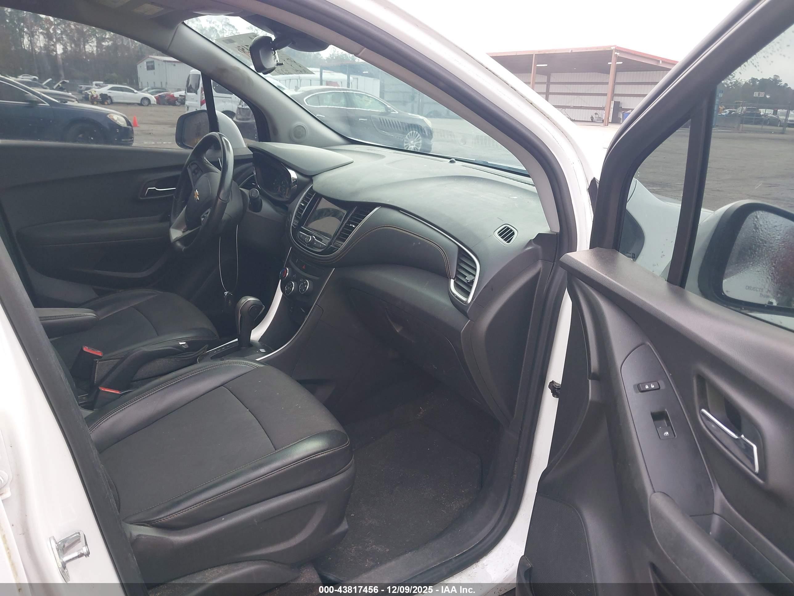 CHEVROLET TRAX image 5
